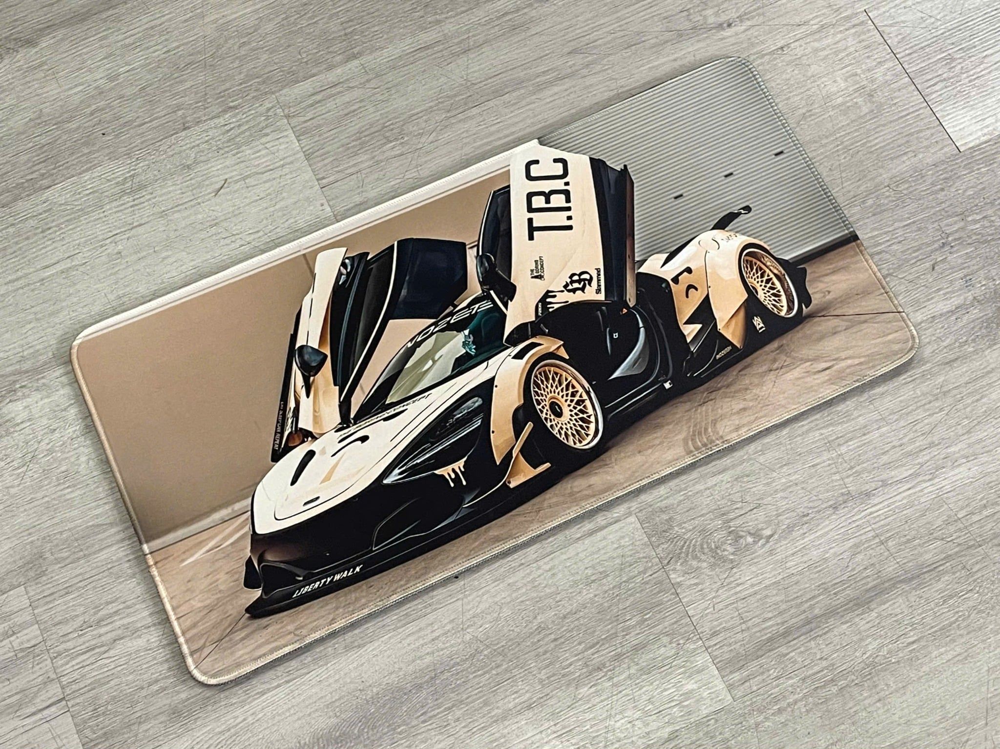  Phụ kiện Thảm lót chống trượt chủ đề siêu xe Mc Laren kích thước 30x60cm Autono1 PT113A 