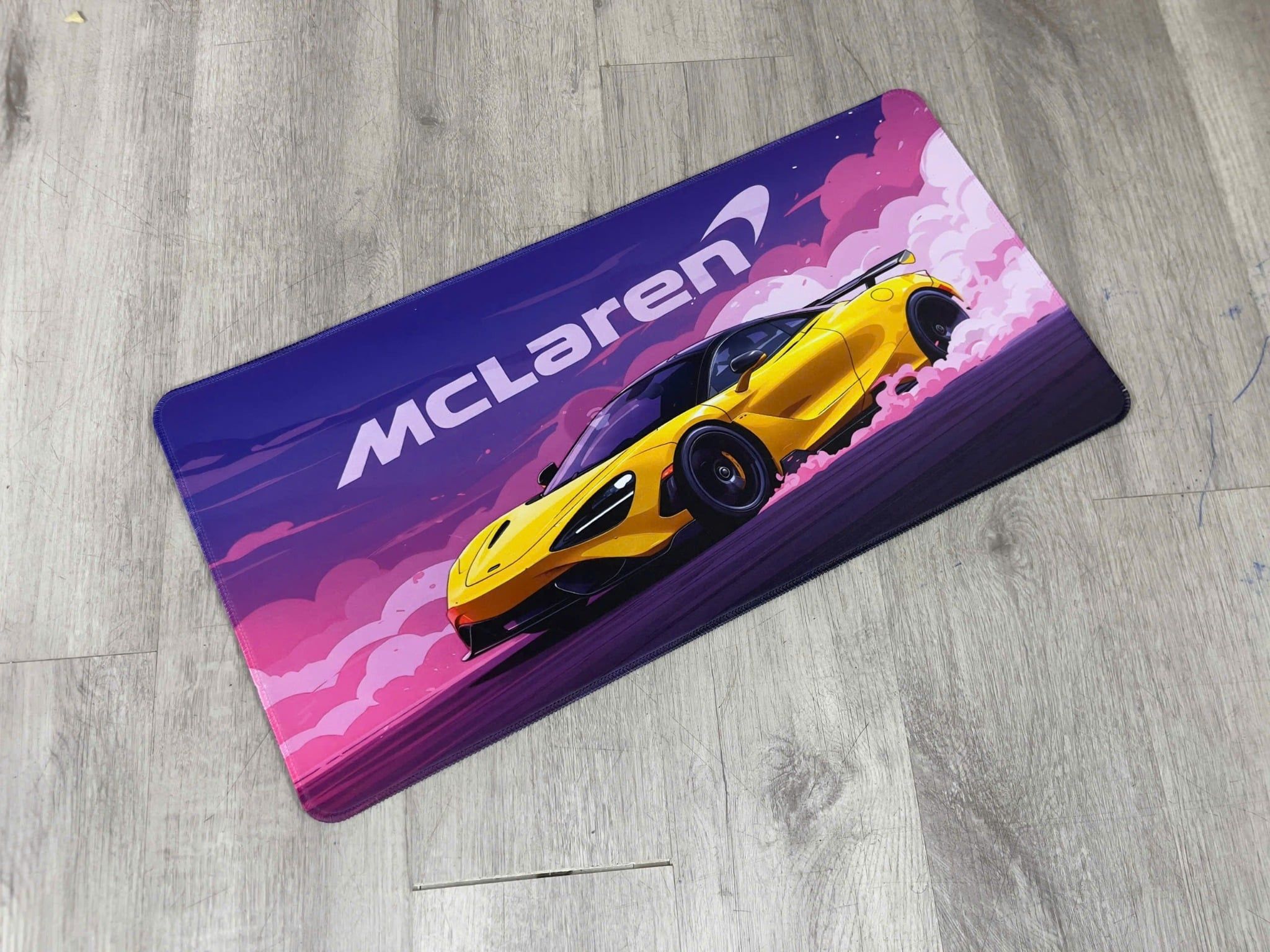  Phụ kiện Thảm lót chống trượt chủ đề siêu xe Mclaren 720s Art kích thước 30x60cm Autono1 PT145A 