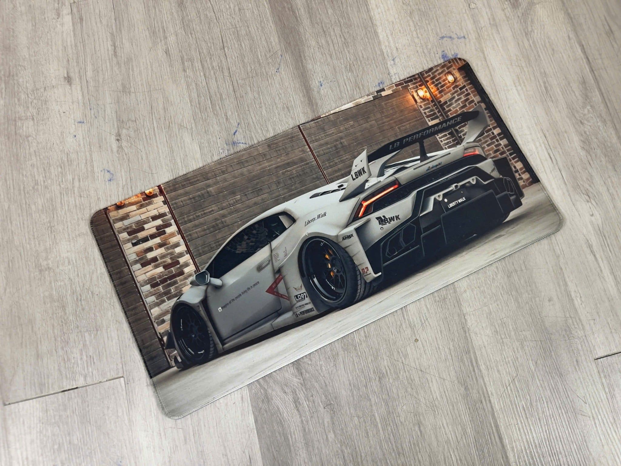  Phụ kiện Thảm lót chống trượt chủ đề siêu xe Lamborghini Huracan LBWK kích thước 30x60cm Autono1 PT140A 