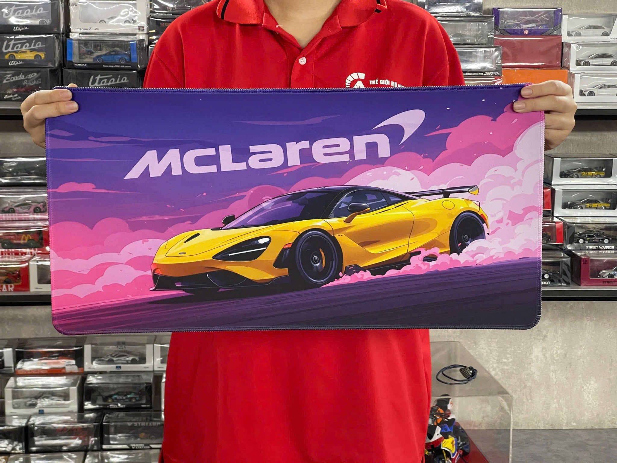  Phụ kiện Thảm lót chống trượt chủ đề siêu xe Mclaren 720s Art kích thước 30x60cm Autono1 PT145A 