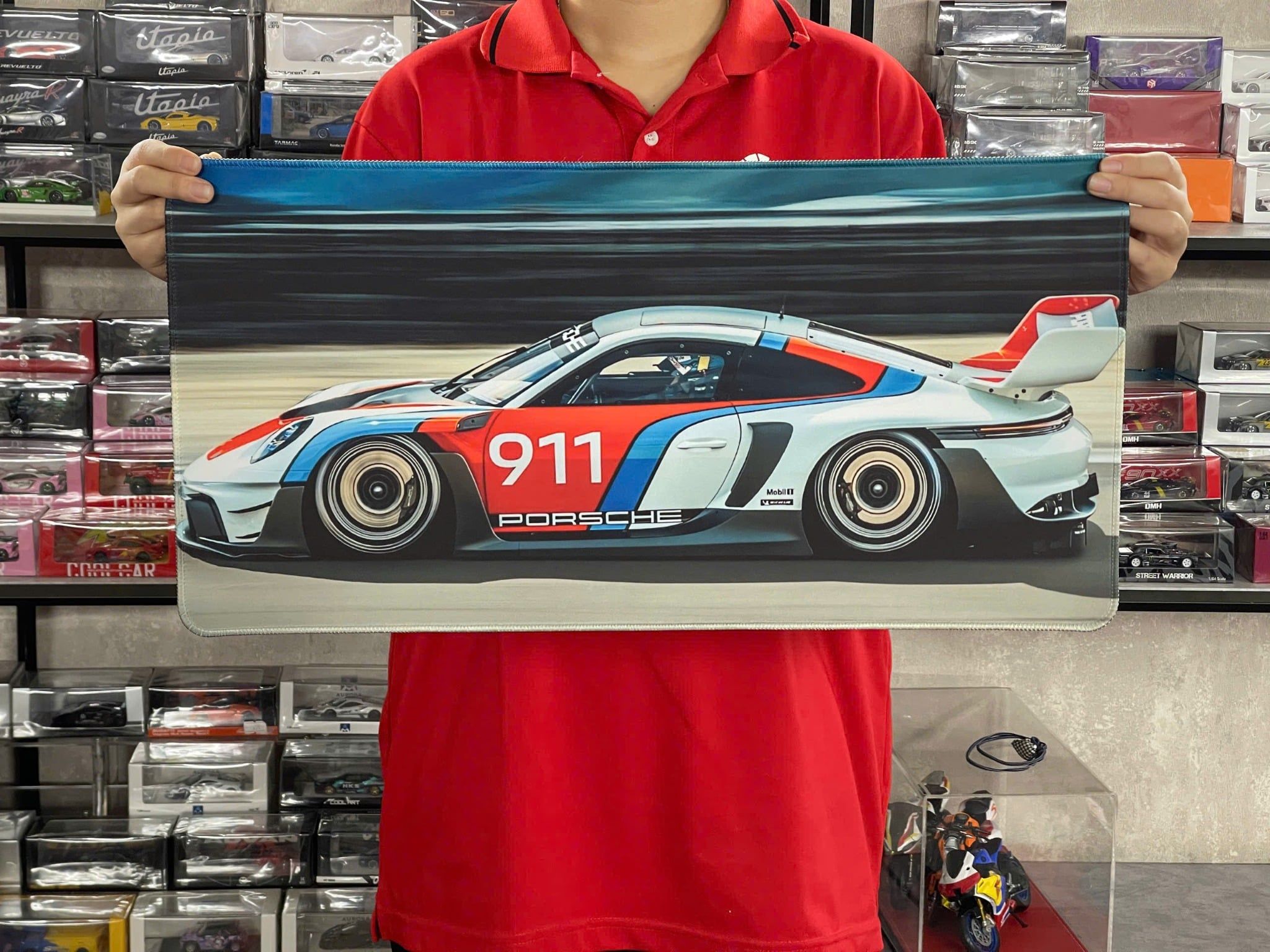  Phụ kiện Thảm lót chống trượt chủ đề siêu xe Porsche 992 GT3 R Rennsport kích thước 30x60cm Autono1 PT136A 