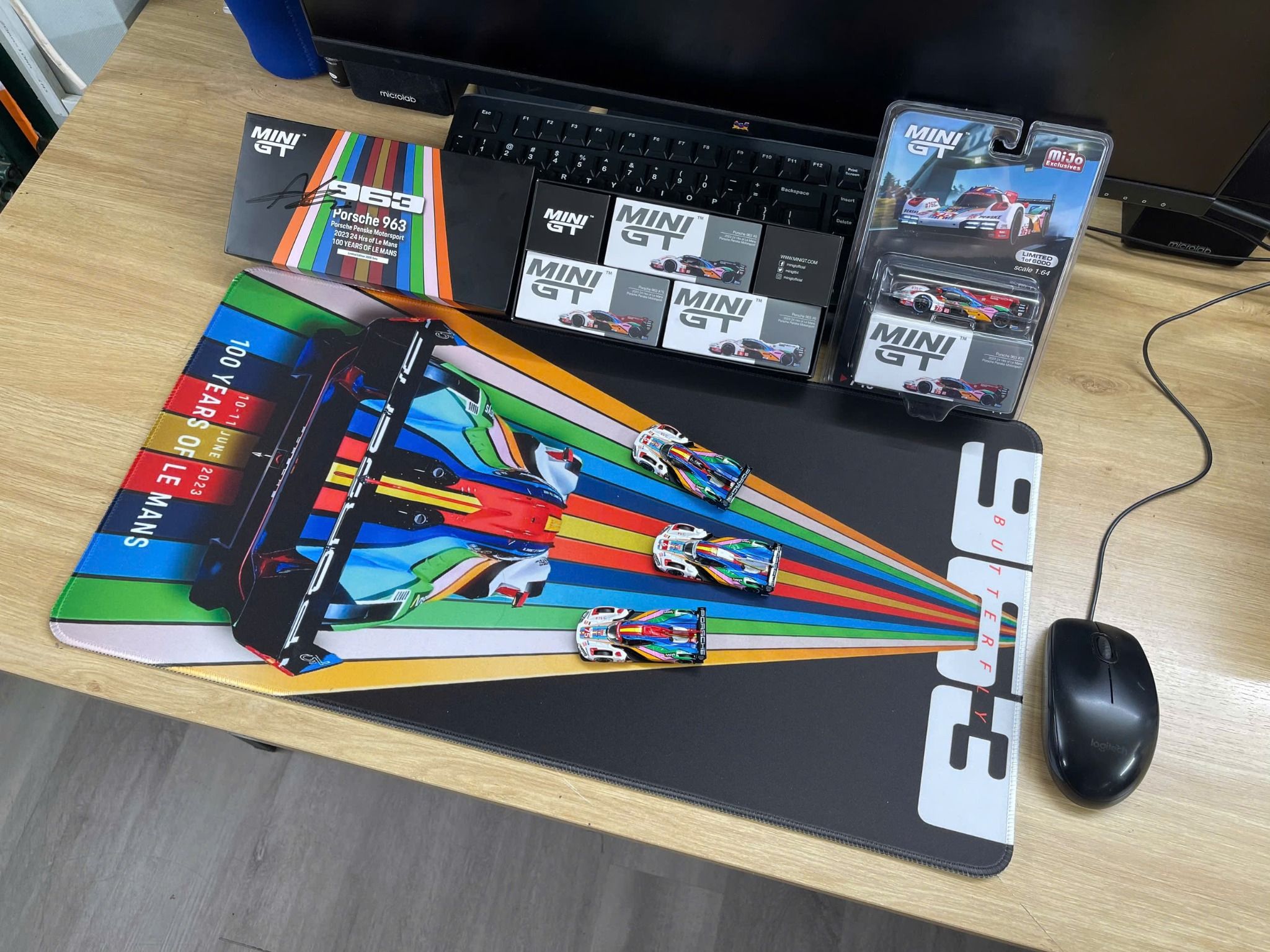  Phụ kiện Thảm lót chống trượt chủ đề siêu xe Porsche 963 kích thước 30x60cm Autono1 PT135A 