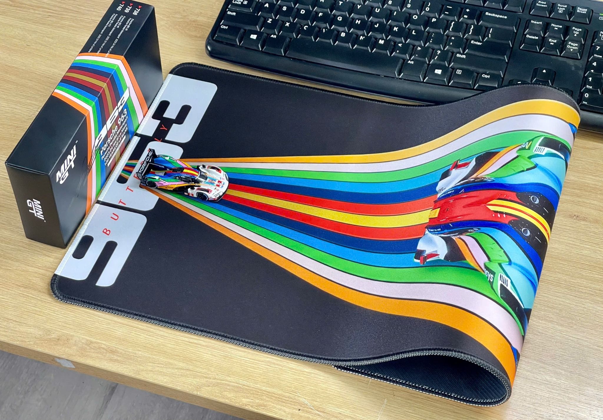  Phụ kiện Thảm lót chống trượt chủ đề siêu xe Porsche 963 kích thước 30x60cm Autono1 PT135A 