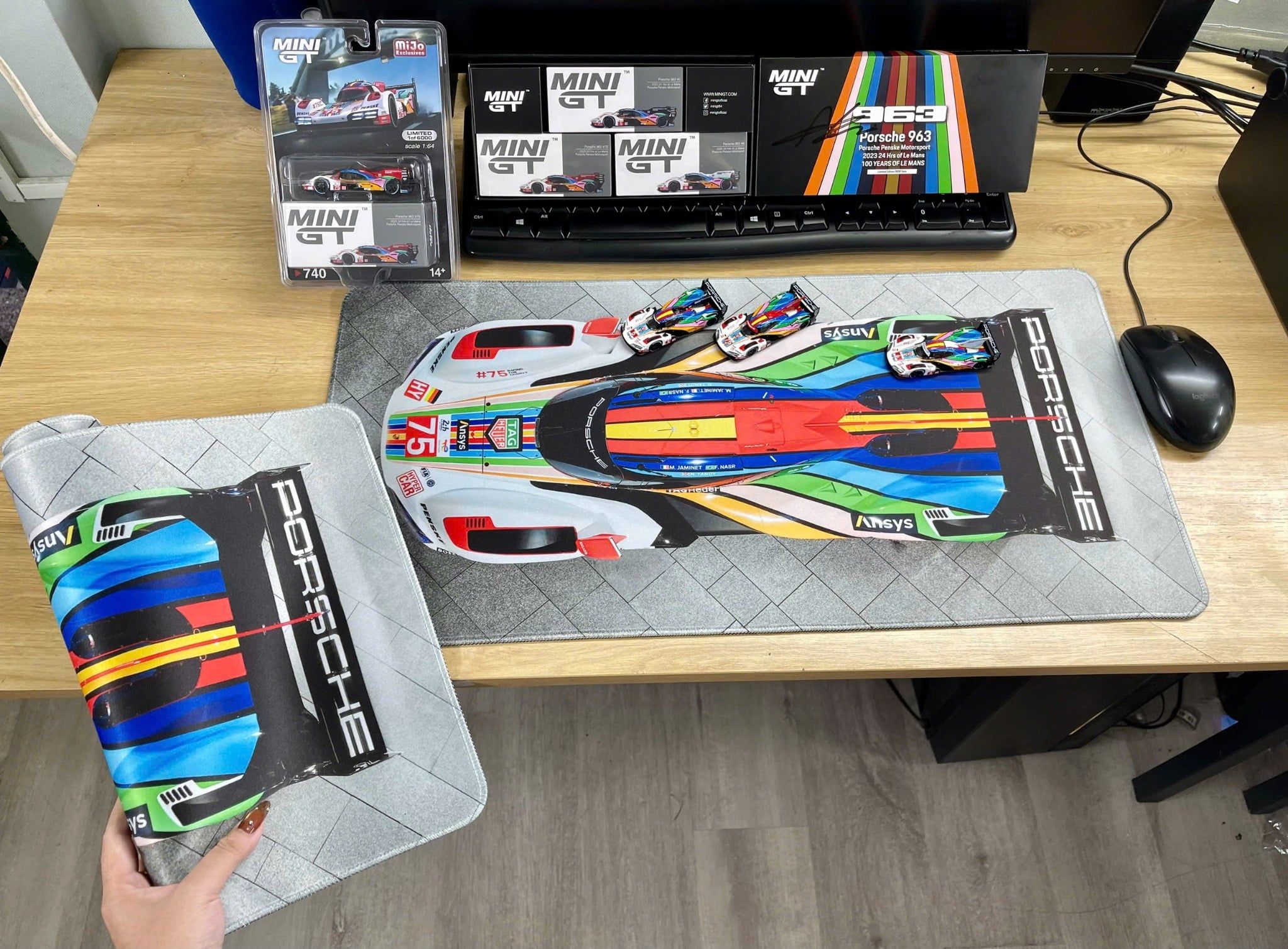  Phụ kiện Thảm lót chống trượt chủ đề siêu xe Porsche 963 kích thước 30x60cm Autono1 PT133A 