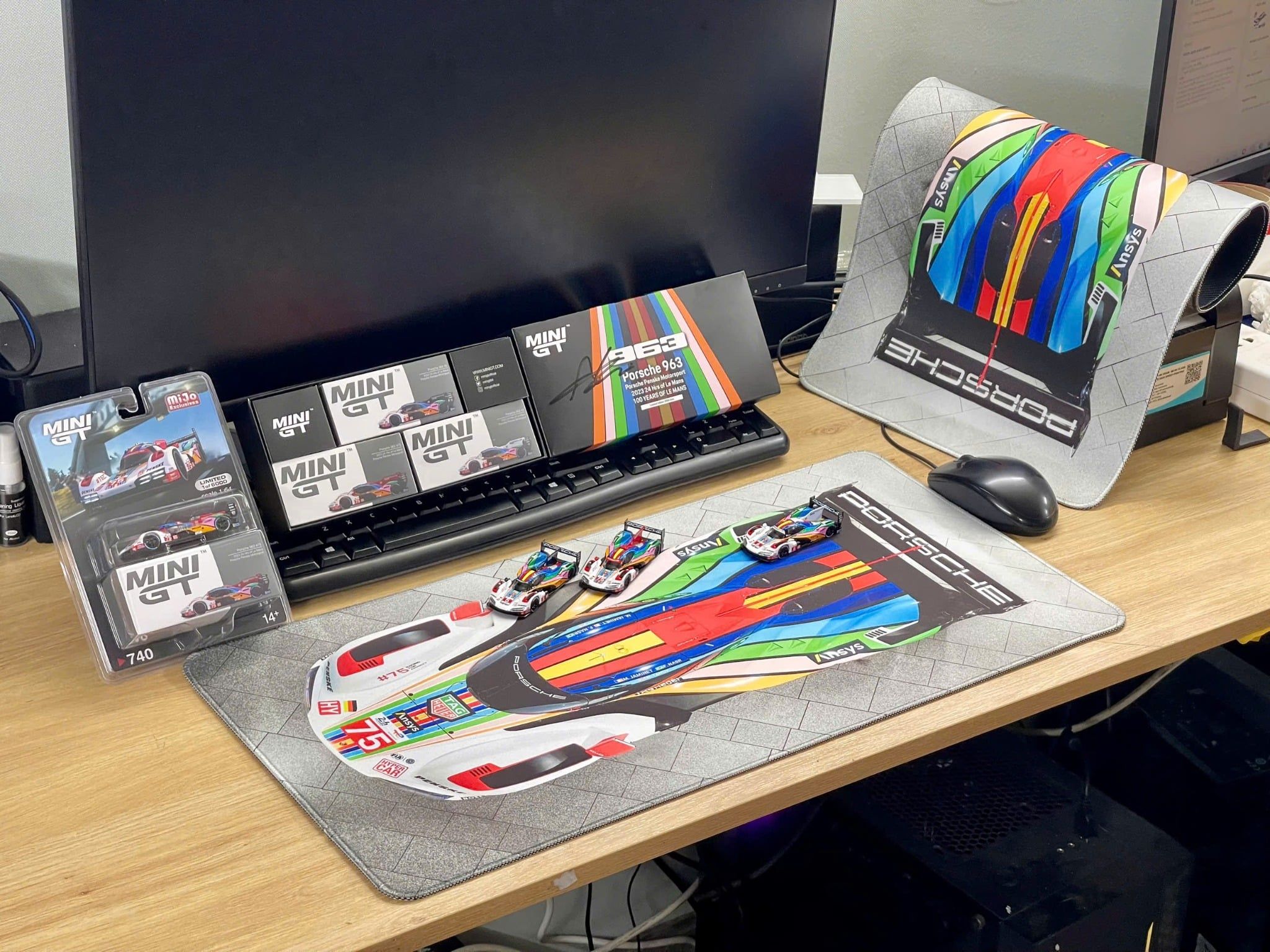  Phụ kiện Thảm lót chống trượt chủ đề siêu xe Porsche 963 kích thước 30x60cm Autono1 PT133A 