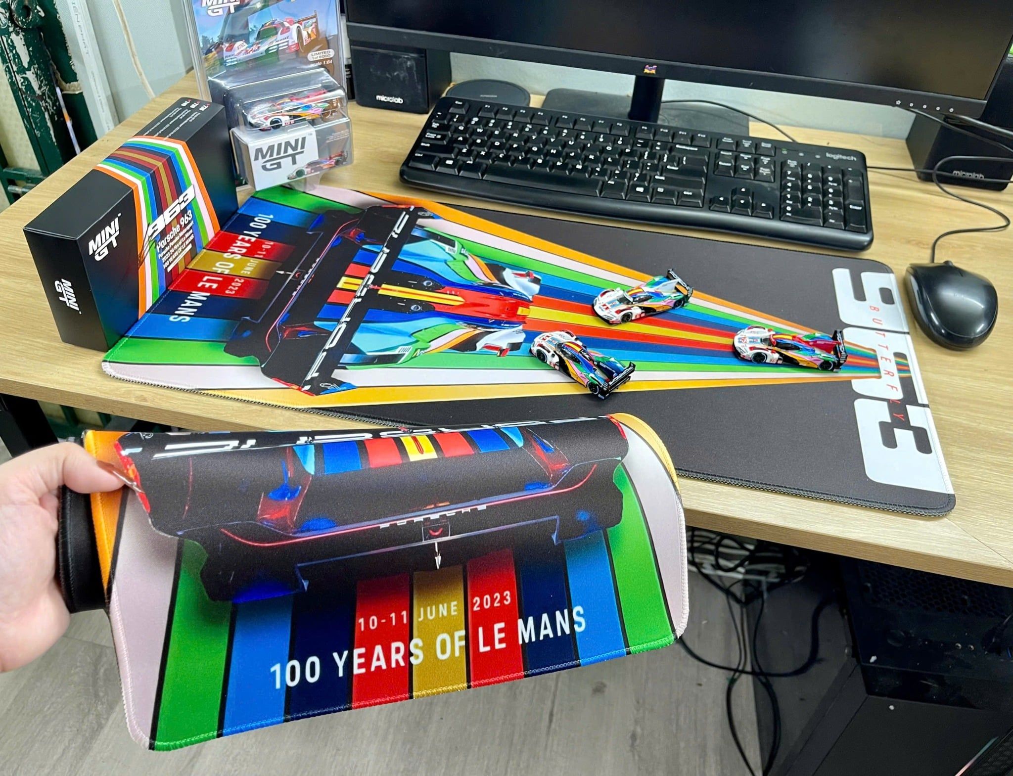  Phụ kiện Thảm lót chống trượt chủ đề siêu xe Porsche 963 kích thước 30x60cm Autono1 PT135A 