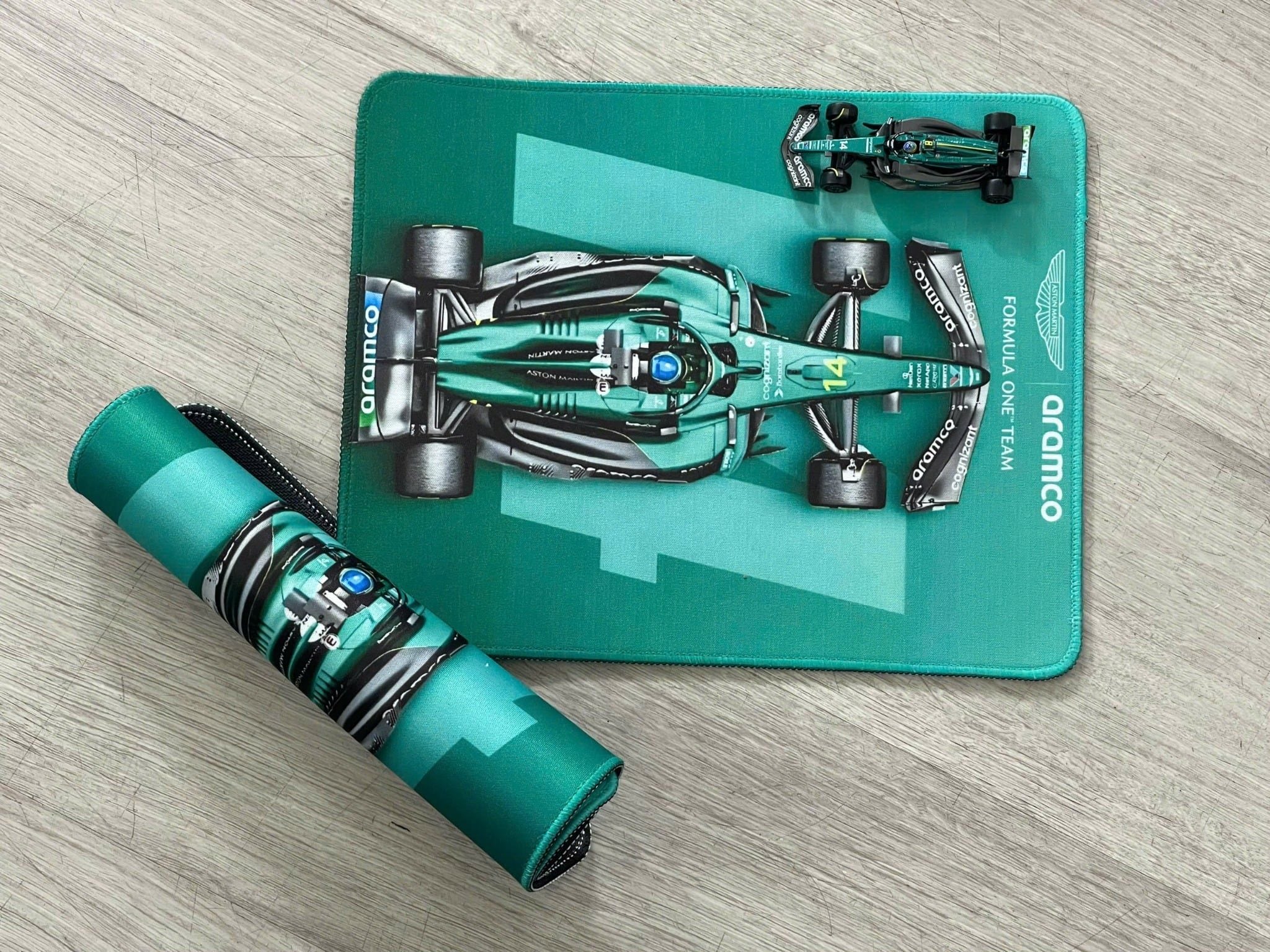  Phụ kiện Thảm lót chống trượt chủ đề siêu xe đua F1 Aston Martin kích thước 26x21cm Autono1 PT200G 