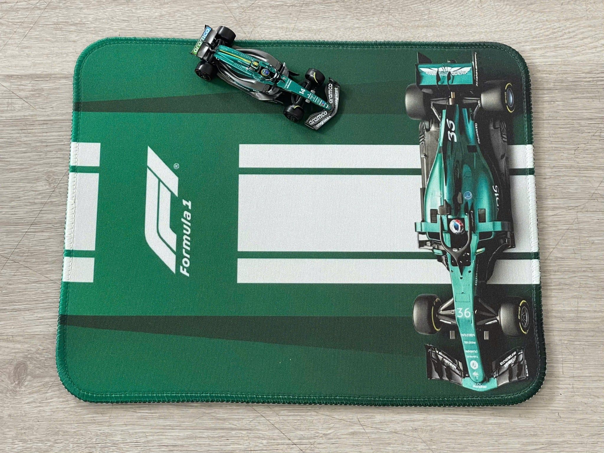  Phụ kiện Thảm lót chống trượt chủ đề siêu xe đua F1 Aston Martin kích thước 26x21cm Autono1 PT200F 