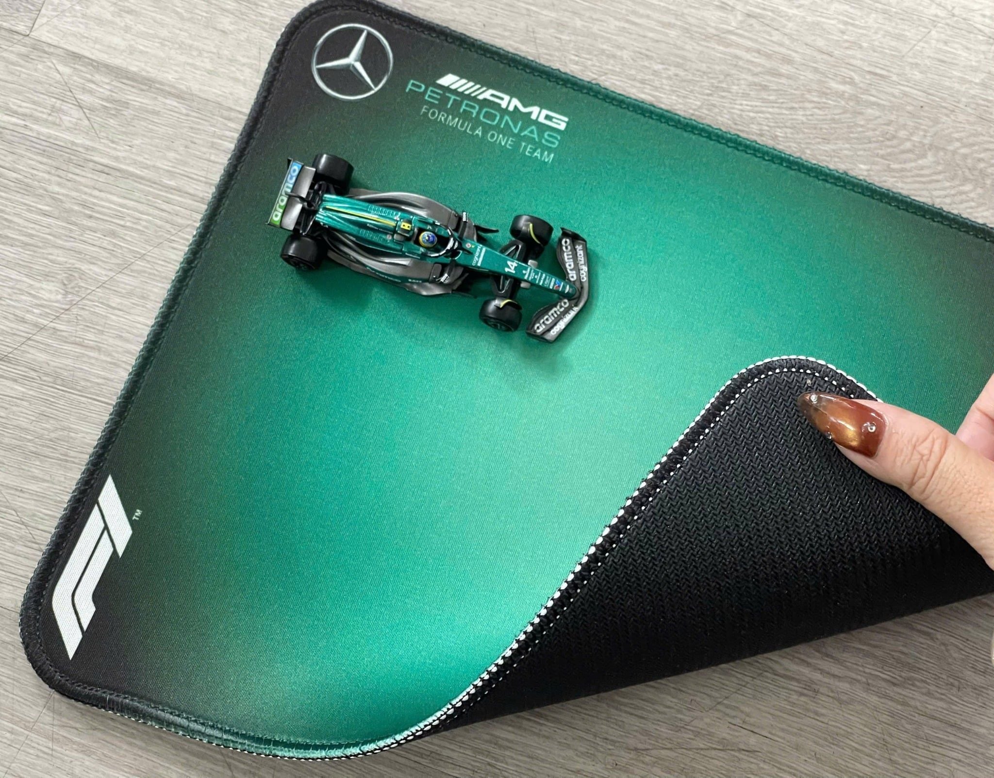  Phụ kiện Thảm lót chống trượt chủ đề siêu xe đua F1 Petronas AMG kích thước 26x21cm Autono1 PT200B 