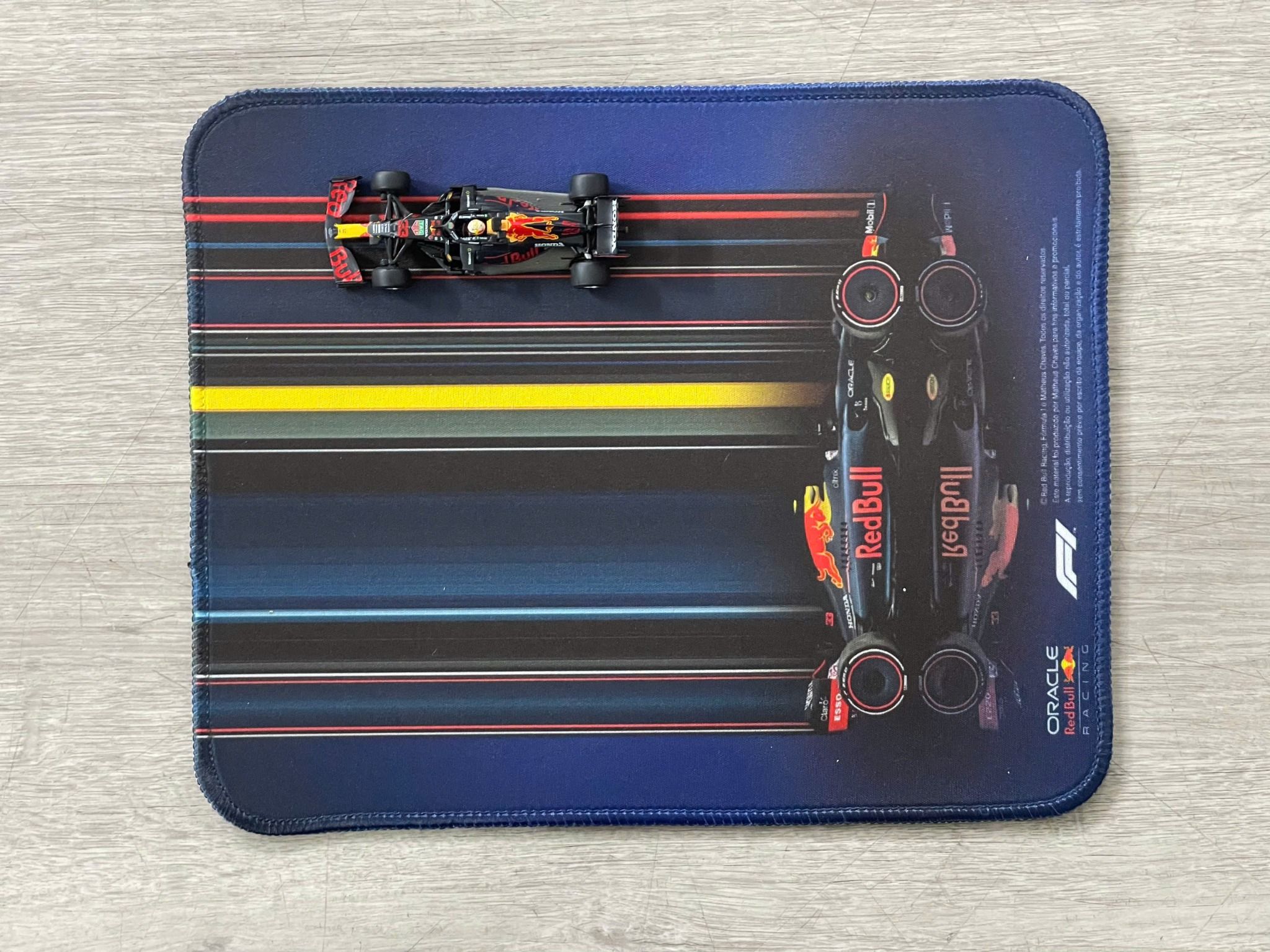  Phụ kiện Thảm lót chống trượt chủ đề siêu xe đua F1 Redbull Oracle kích thước 26x21cm Autono1 PT200E 