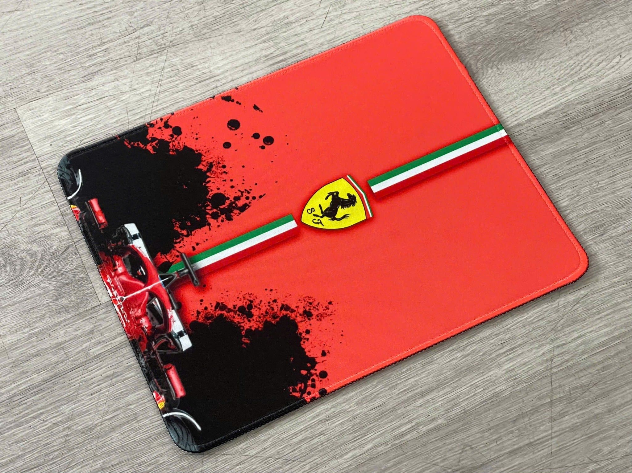  Phụ kiện Thảm lót chống trượt chủ đề siêu xe đua F1 Ferrari thước 26x21cm Autono1 PT200L 