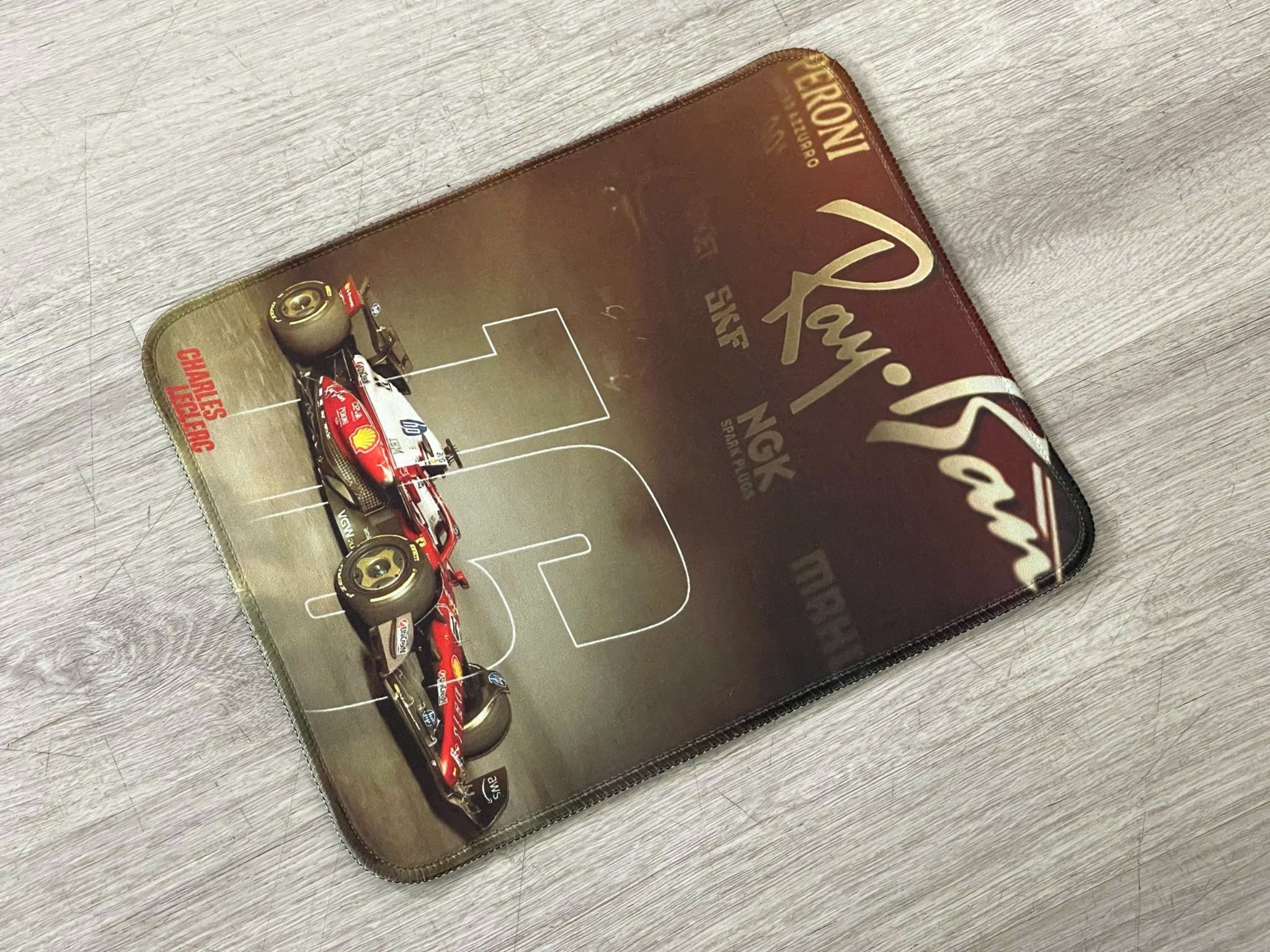  Phụ kiện Thảm lót chống trượt chủ đề siêu xe đua F1 Ferrari SF25 #16 thước 26x21cm Autono1 PT200K 