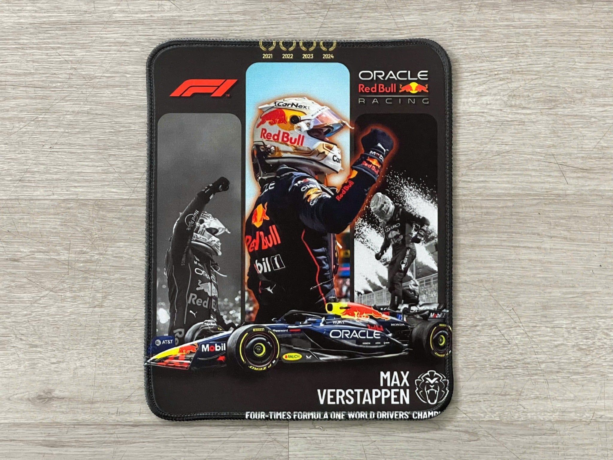  Phụ kiện Thảm lót chống trượt chủ đề siêu xe đua F1 Redbull Oracle thước 26x21cm Autono1 PT200J 