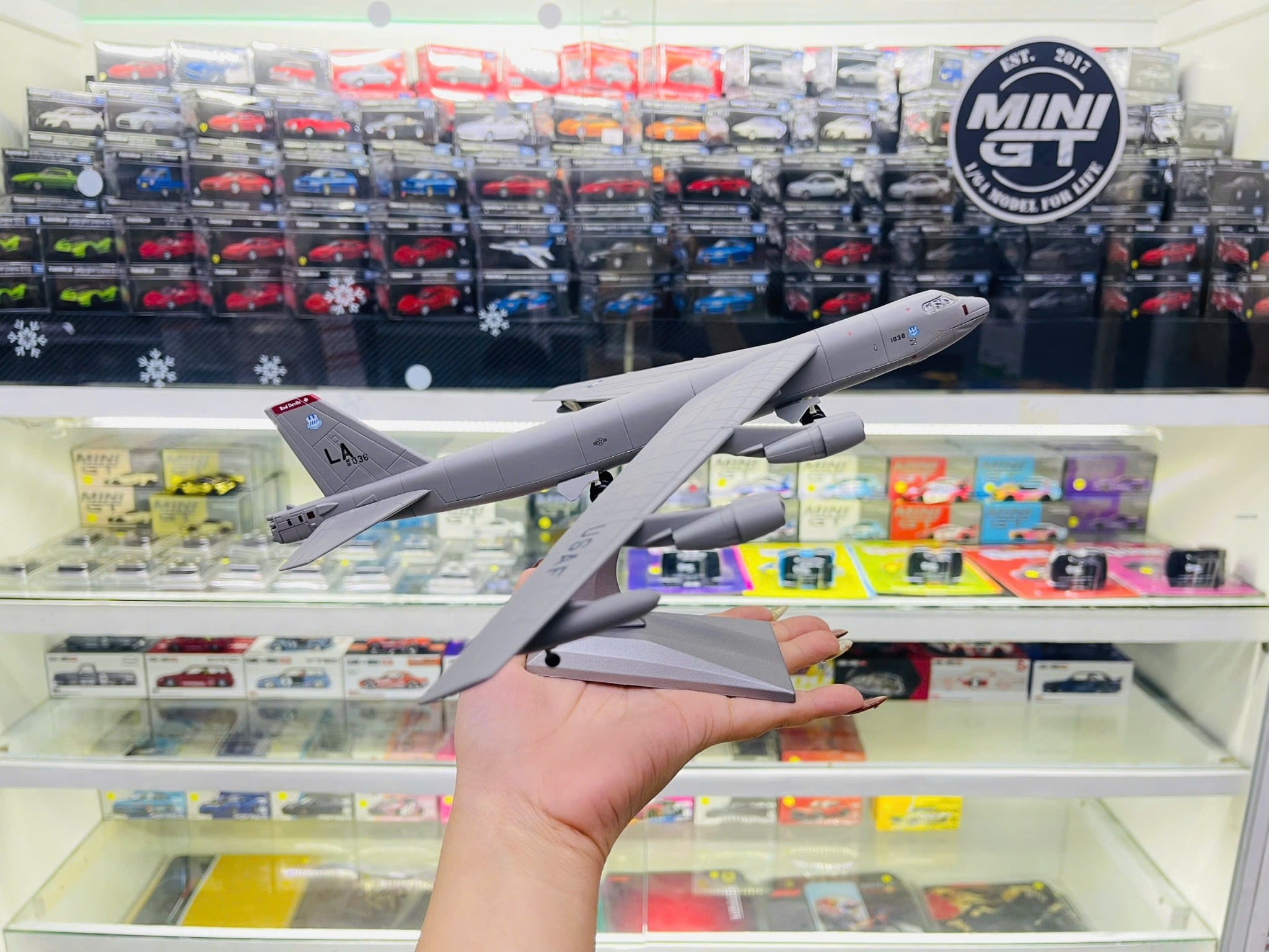  Mô hình máy bay vận tải quân sự USAF B52 AMERICAN tỉ lệ 1:200 USA Ns models MBQS020 