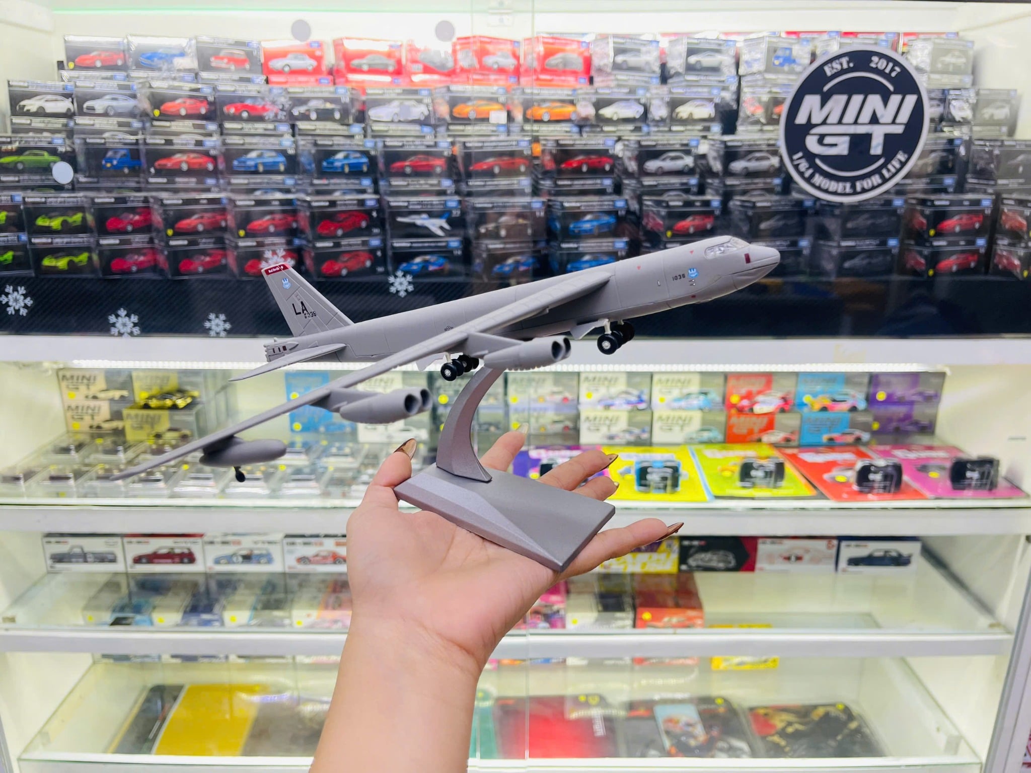  Mô hình máy bay vận tải quân sự USAF B52 AMERICAN tỉ lệ 1:200 USA Ns models MBQS020 