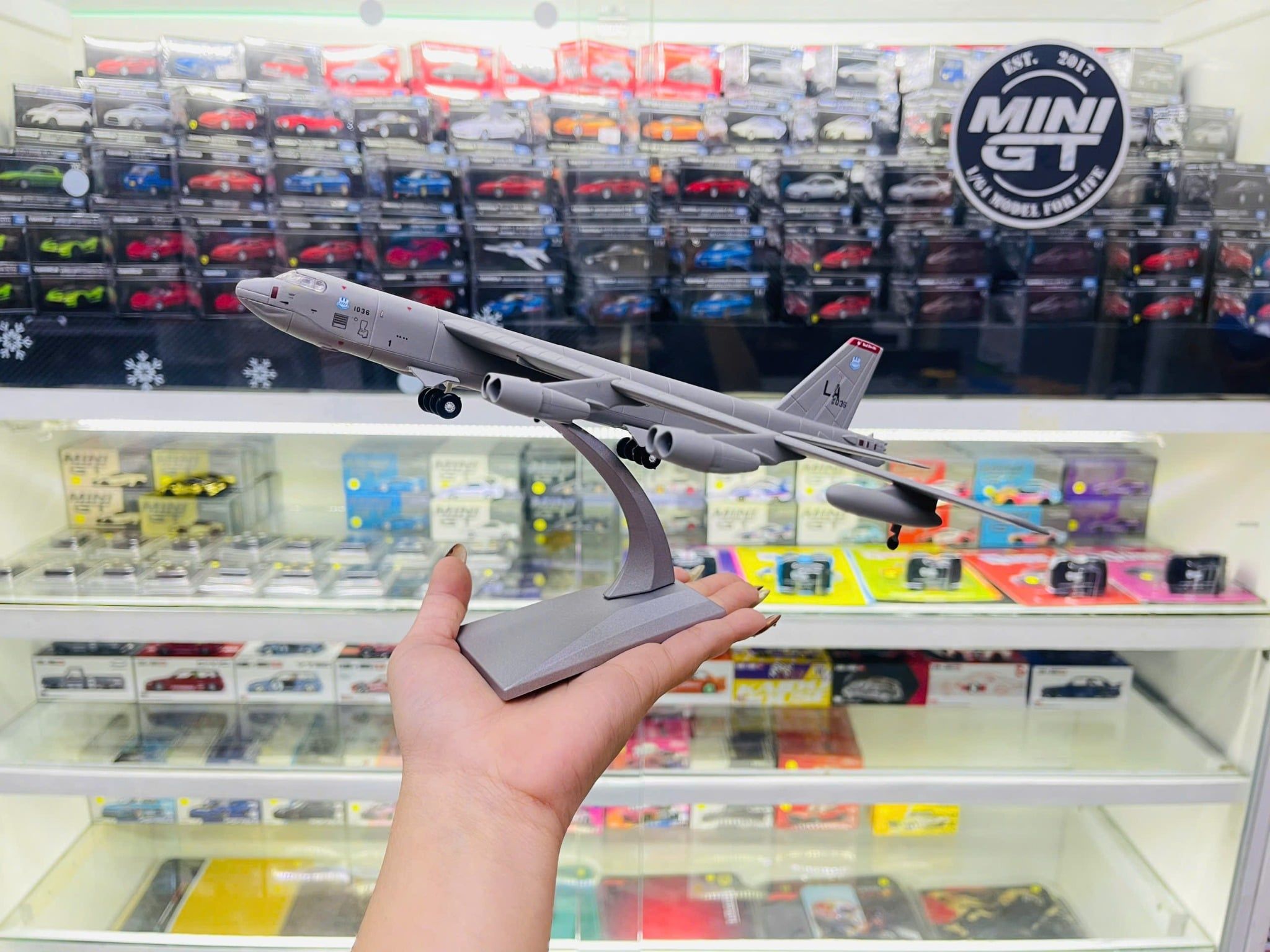  Mô hình máy bay vận tải quân sự USAF B52 AMERICAN tỉ lệ 1:200 USA Ns models MBQS020 