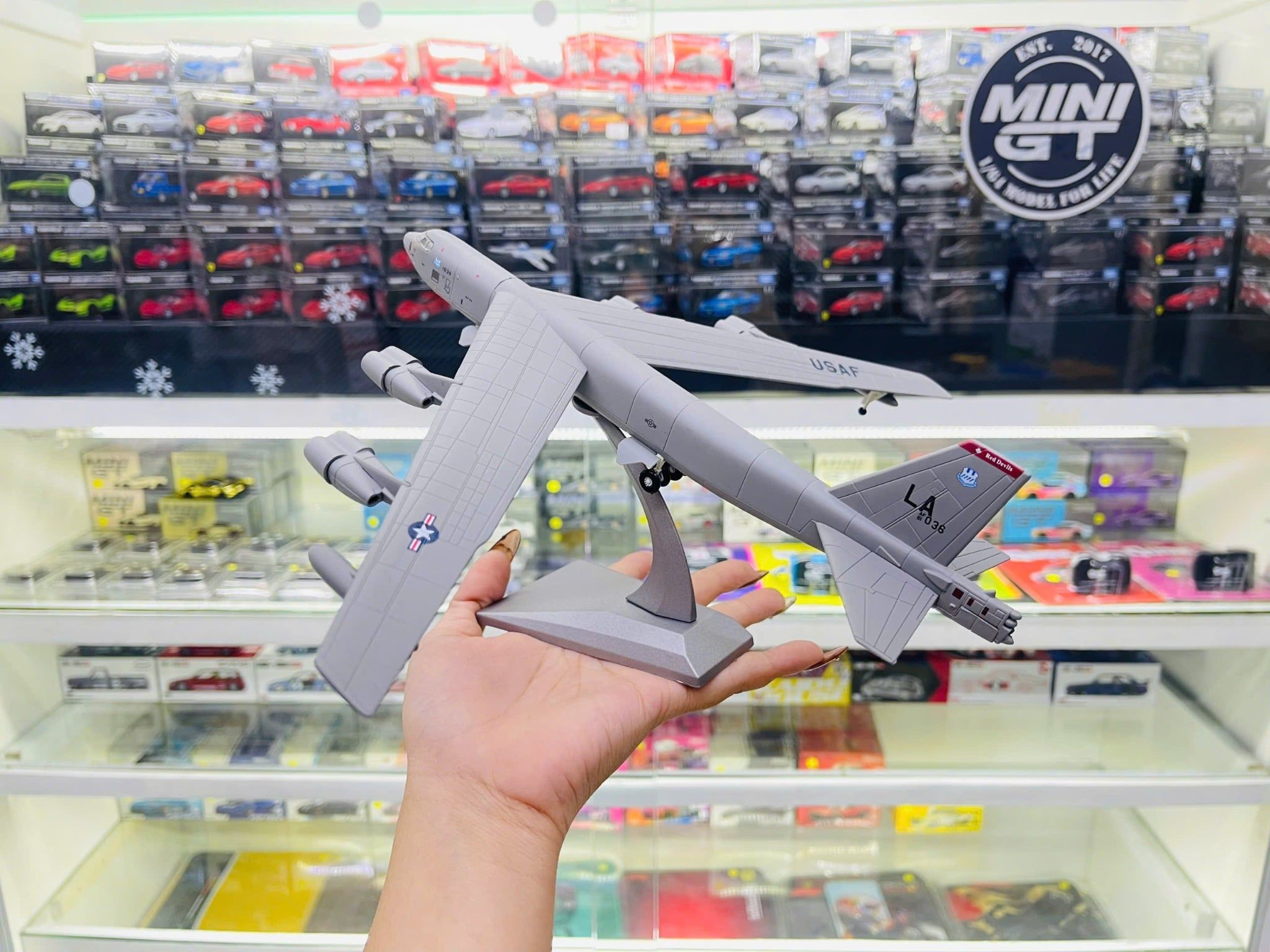  Mô hình máy bay vận tải quân sự USAF B52 AMERICAN tỉ lệ 1:200 USA Ns models MBQS020 