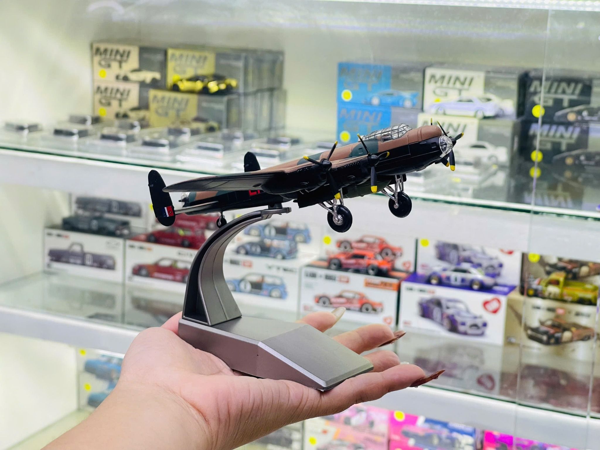  Mô hình máy bay quân sự WWII Avro Lancastrian Military yellow tỉ lệ 1/144 Ns model MBQS071 