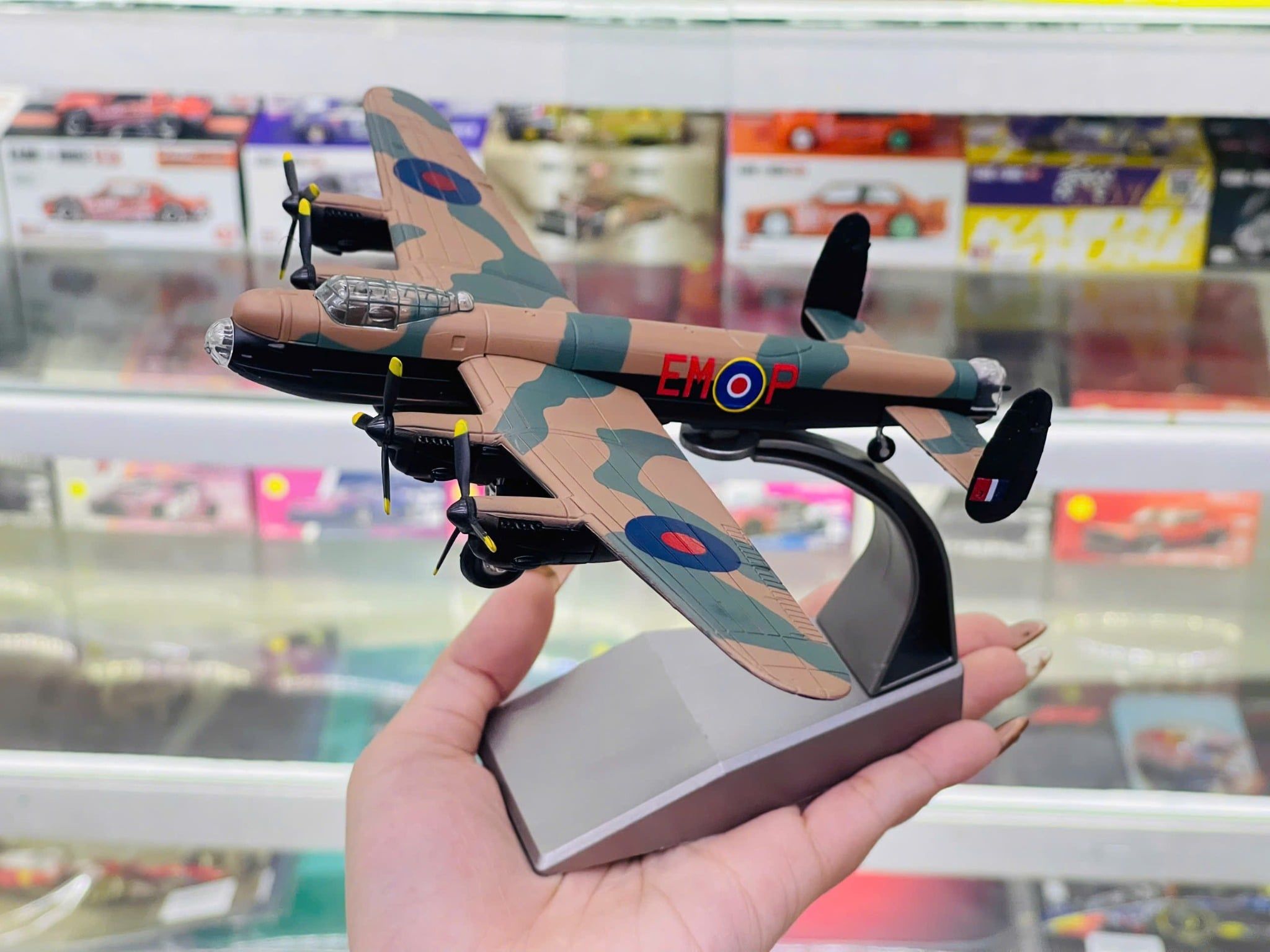  Mô hình máy bay quân sự WWII Avro Lancastrian Military yellow tỉ lệ 1/144 Ns model MBQS071 