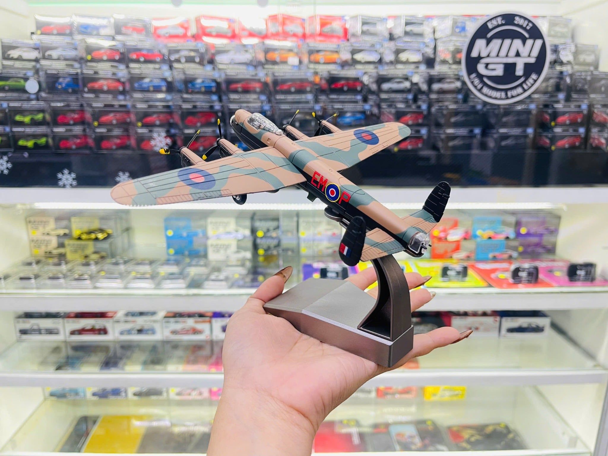  Mô hình máy bay quân sự WWII Avro Lancastrian Military yellow tỉ lệ 1/144 Ns model MBQS071 