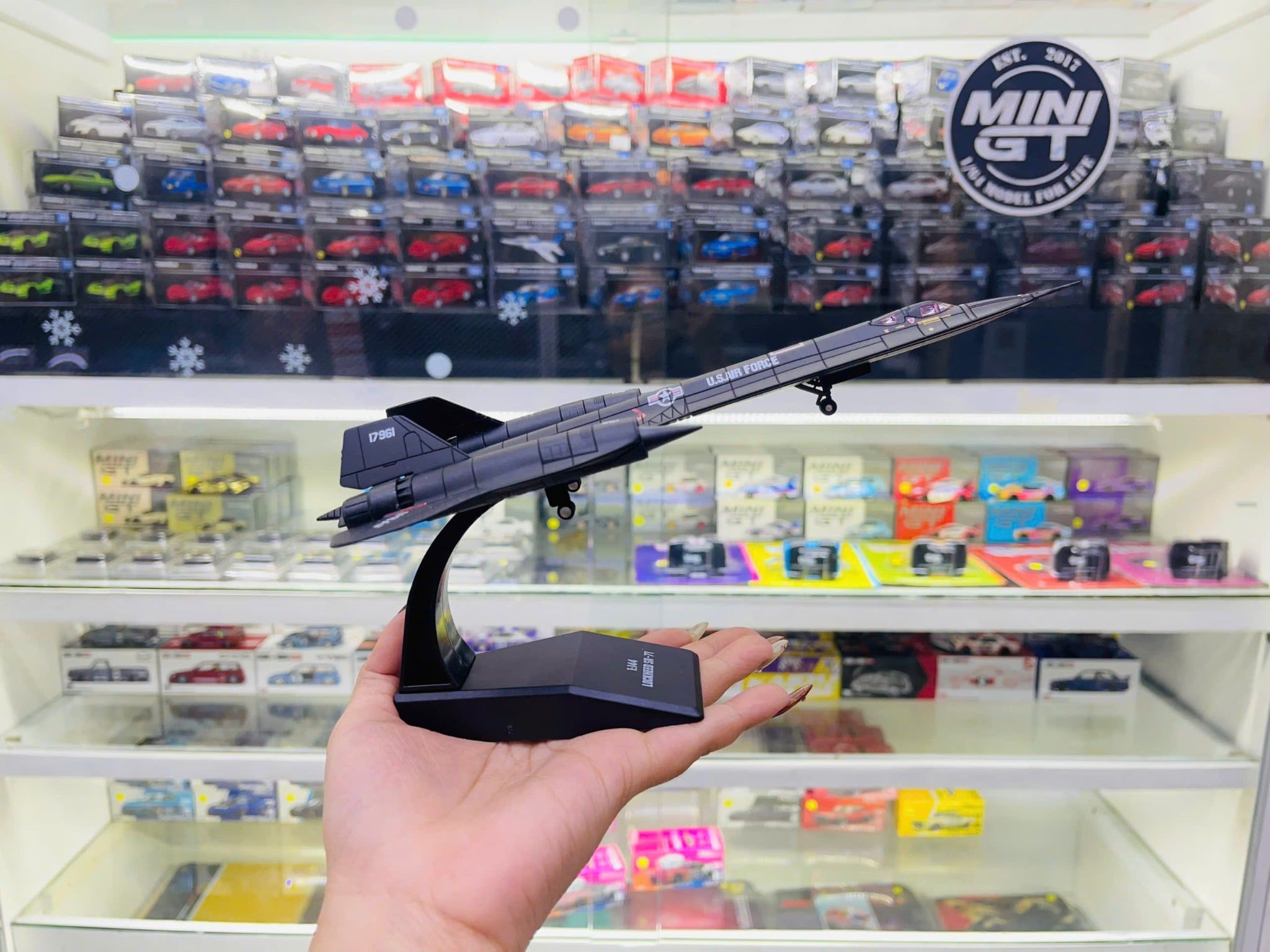  Mô hình máy bay quân sự trinh sát Lockheed USAF AIR FORCE SR-71 Blackbird tỉ lệ 1:144 Ns models MBQS069 