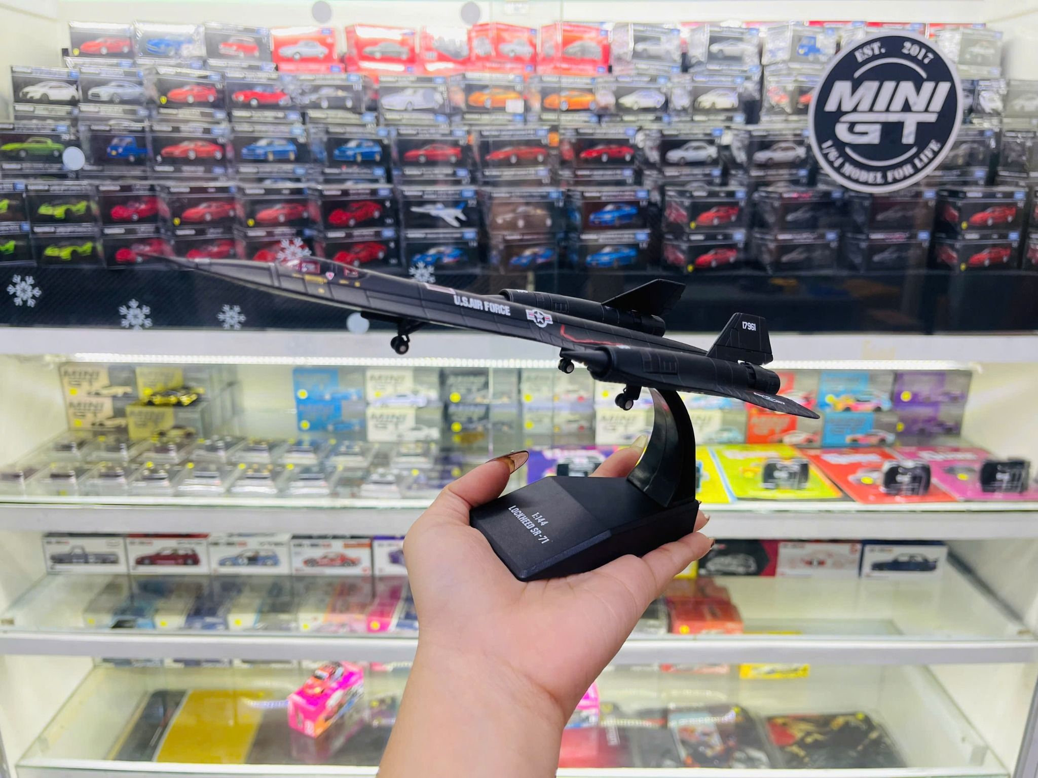  Mô hình máy bay quân sự trinh sát Lockheed USAF AIR FORCE SR-71 Blackbird tỉ lệ 1:144 Ns models MBQS069 
