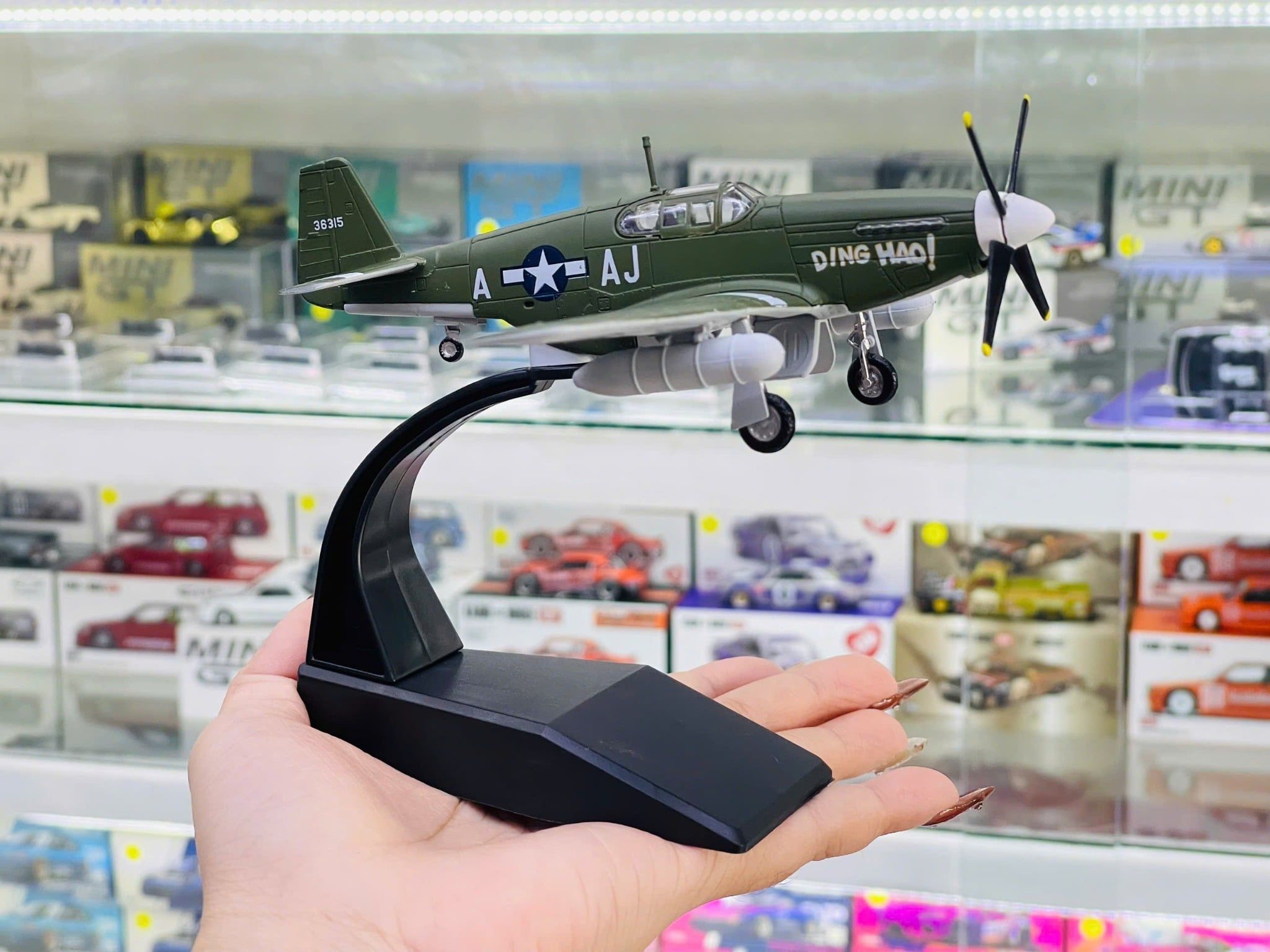  Mô hình máy bay chiến đấu cánh quạt P51b Mustang tỉ lệ 1:72 Ns models MBQS052 