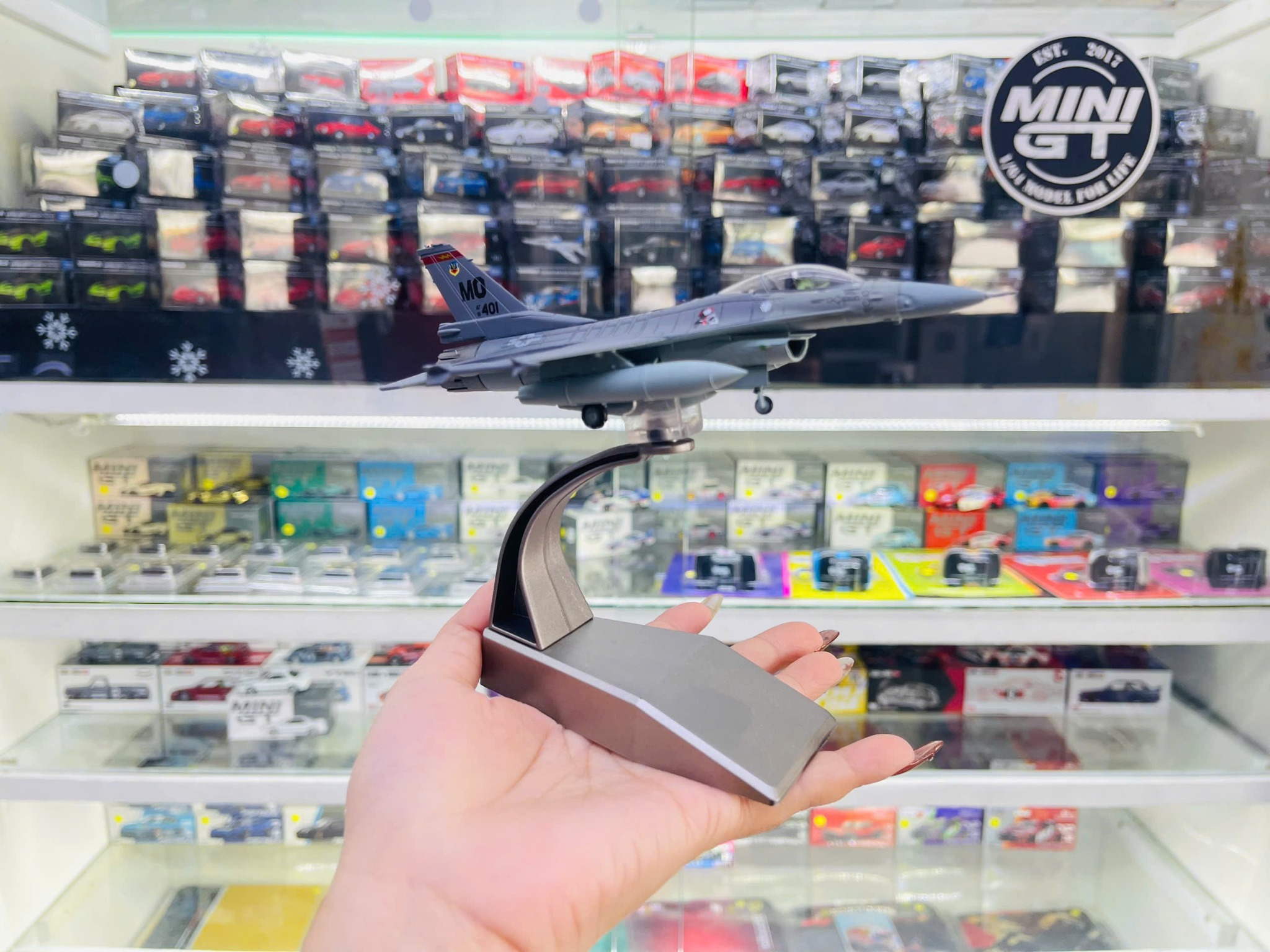  Mô hình máy bay chiến đấu Air Force USA F-16C Falcon tỉ lệ 1:100 Ns models MBQS043 