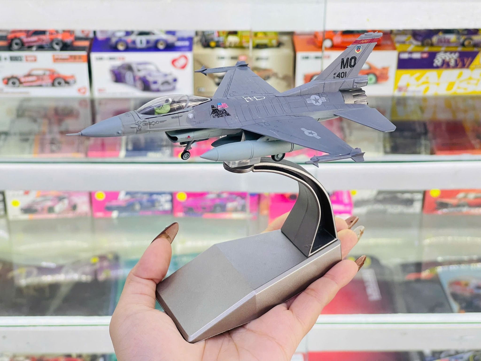  Mô hình máy bay chiến đấu Air Force USA F-16C Falcon tỉ lệ 1:100 Ns models MBQS043 