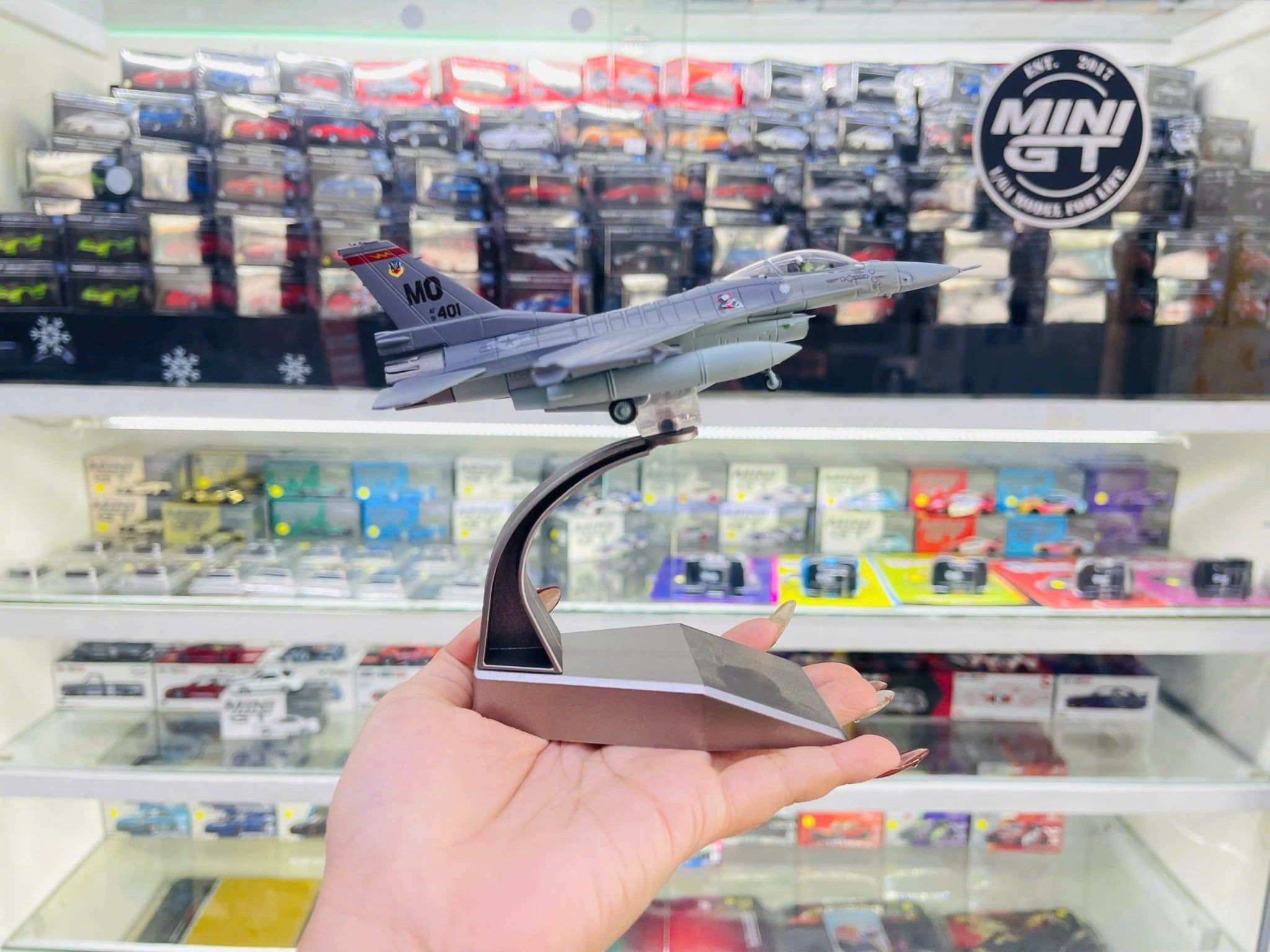  Mô hình máy bay chiến đấu Air Force USA F-16C Falcon tỉ lệ 1:100 Ns models MBQS043 