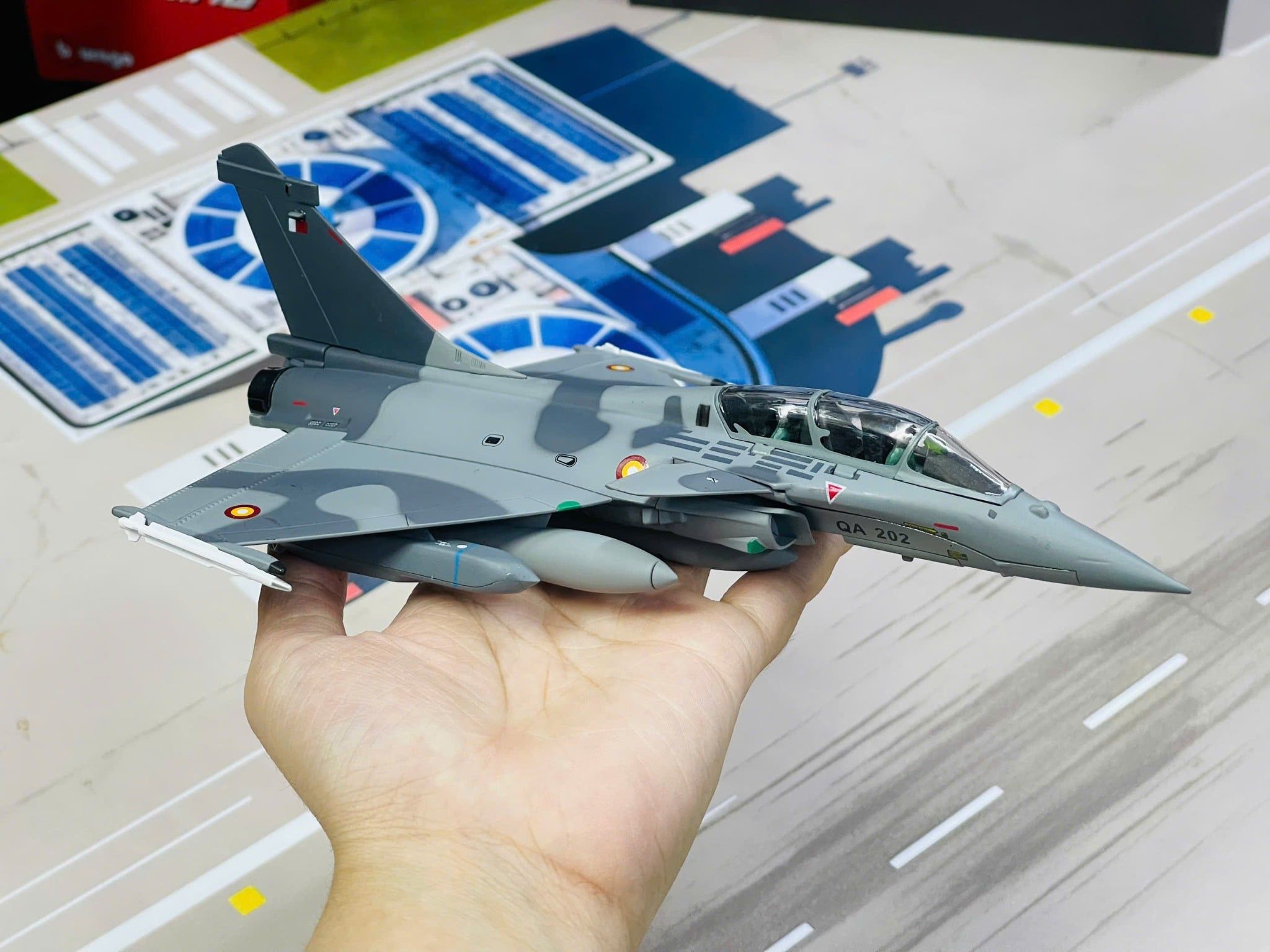  Mô hình máy bay quân sự French Dassault Rafale B NATO Tiger gray tỉ lệ 1:100 Ns models MBQS067 