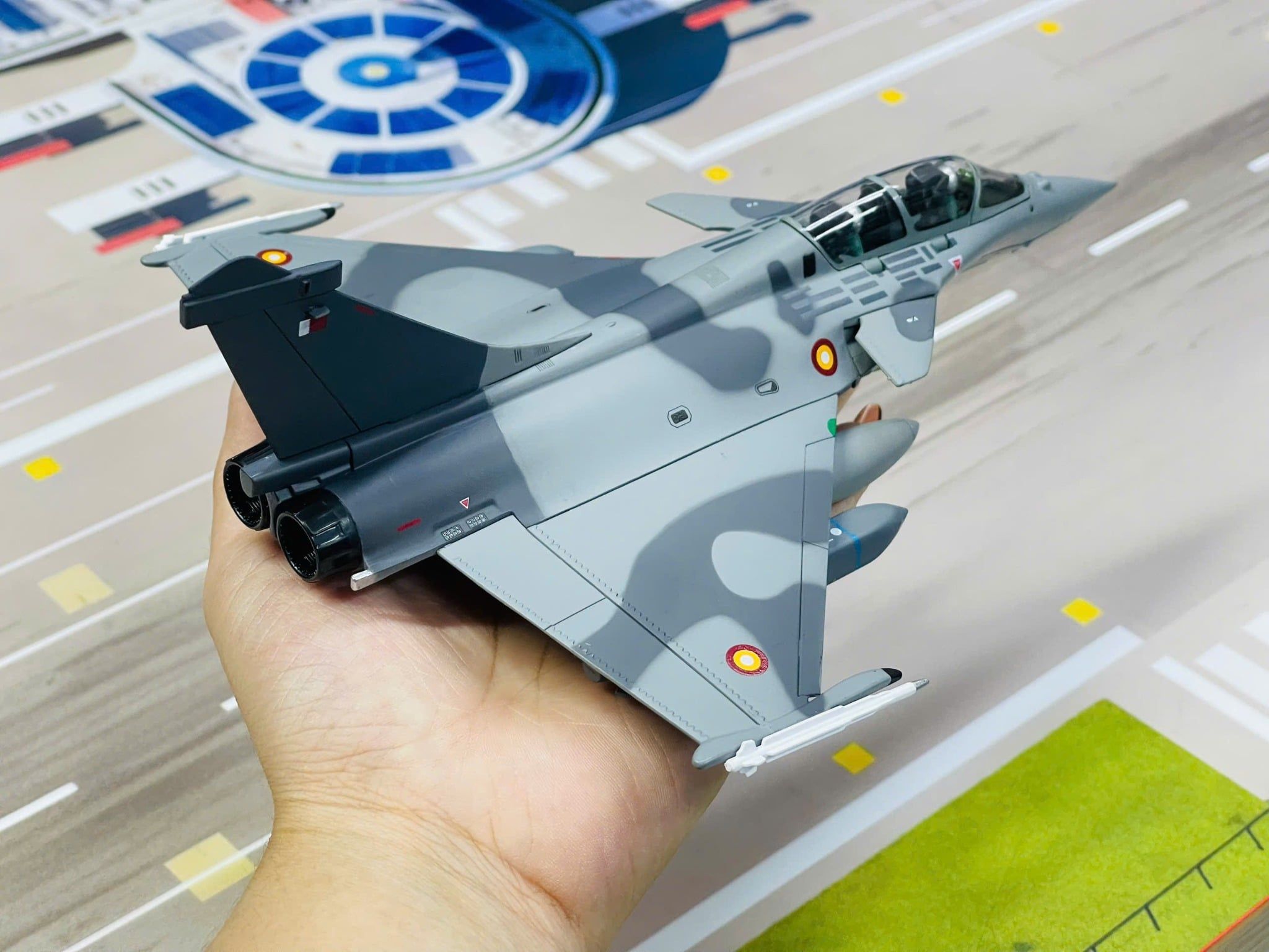  Mô hình máy bay quân sự French Dassault Rafale B NATO Tiger gray tỉ lệ 1:100 Ns models MBQS067 