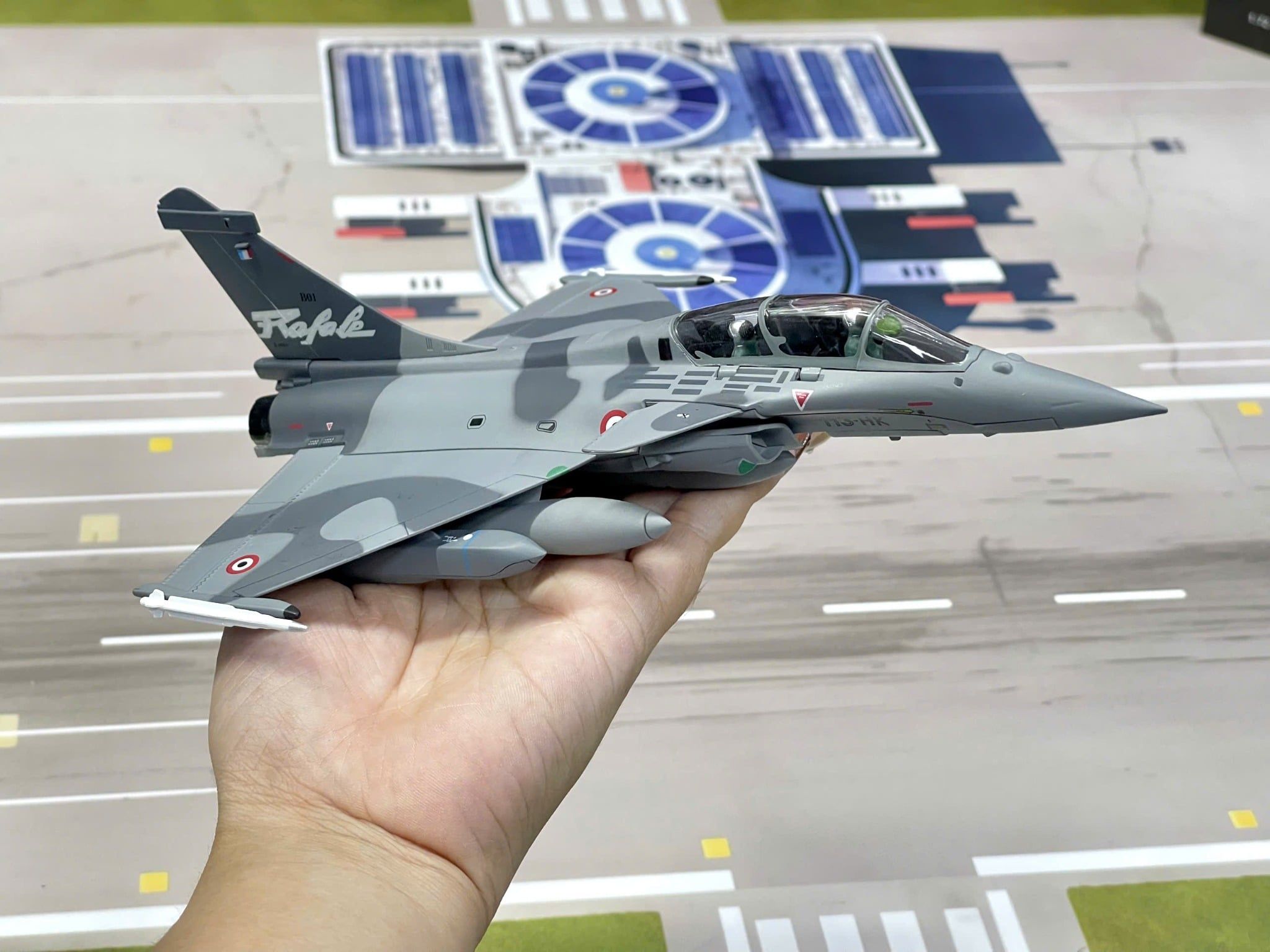  Mô hình máy bay quân sự French Dassault Rafale B NATO Tiger tỉ lệ 1:100 Ns models MBQS062 