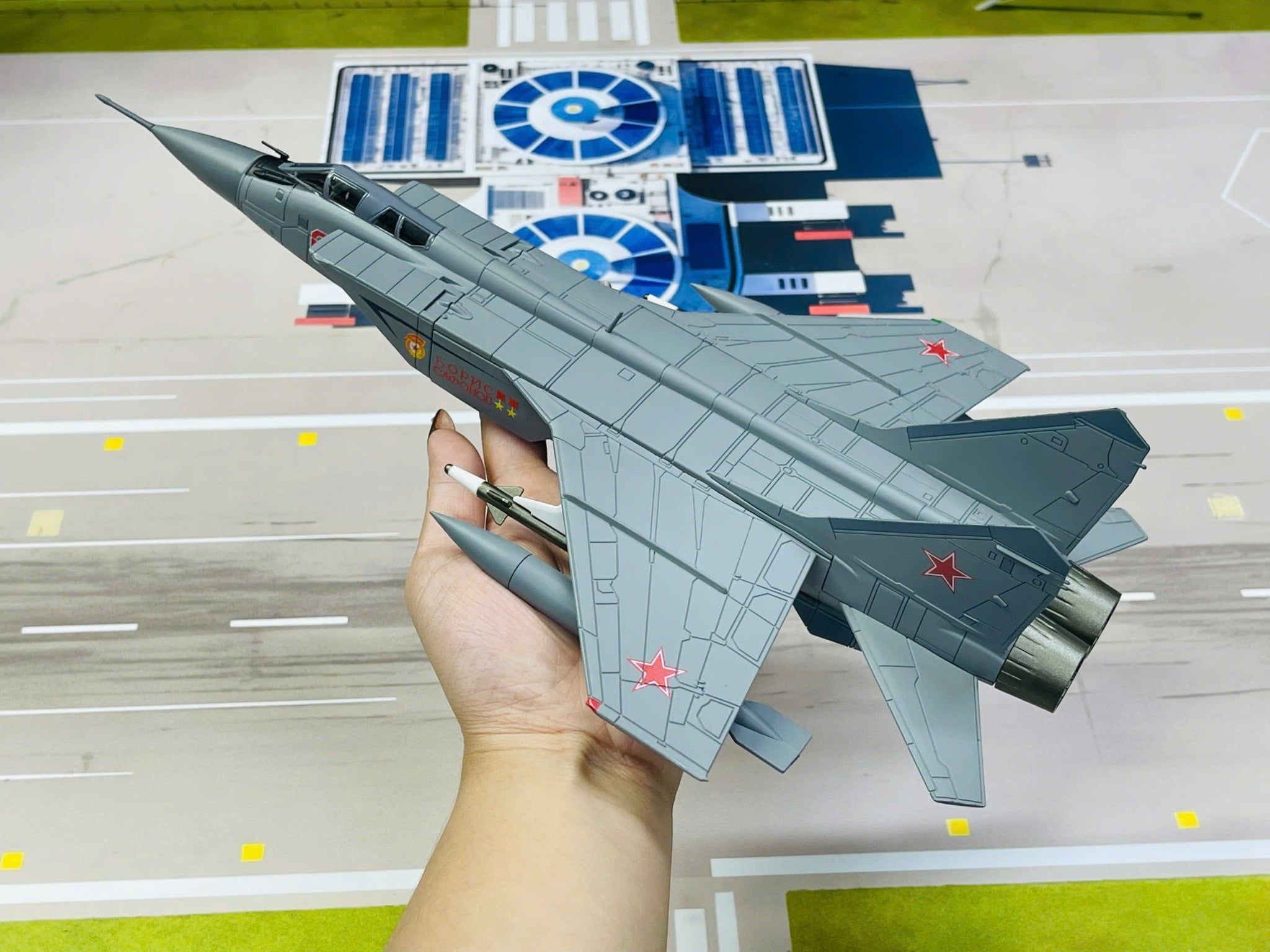  Mô hình máy bay chiến đấu Soviet Russia MiG-31 Foxhound supersonic interceptor tỉ lệ 1:72 Ns models MBQS059 