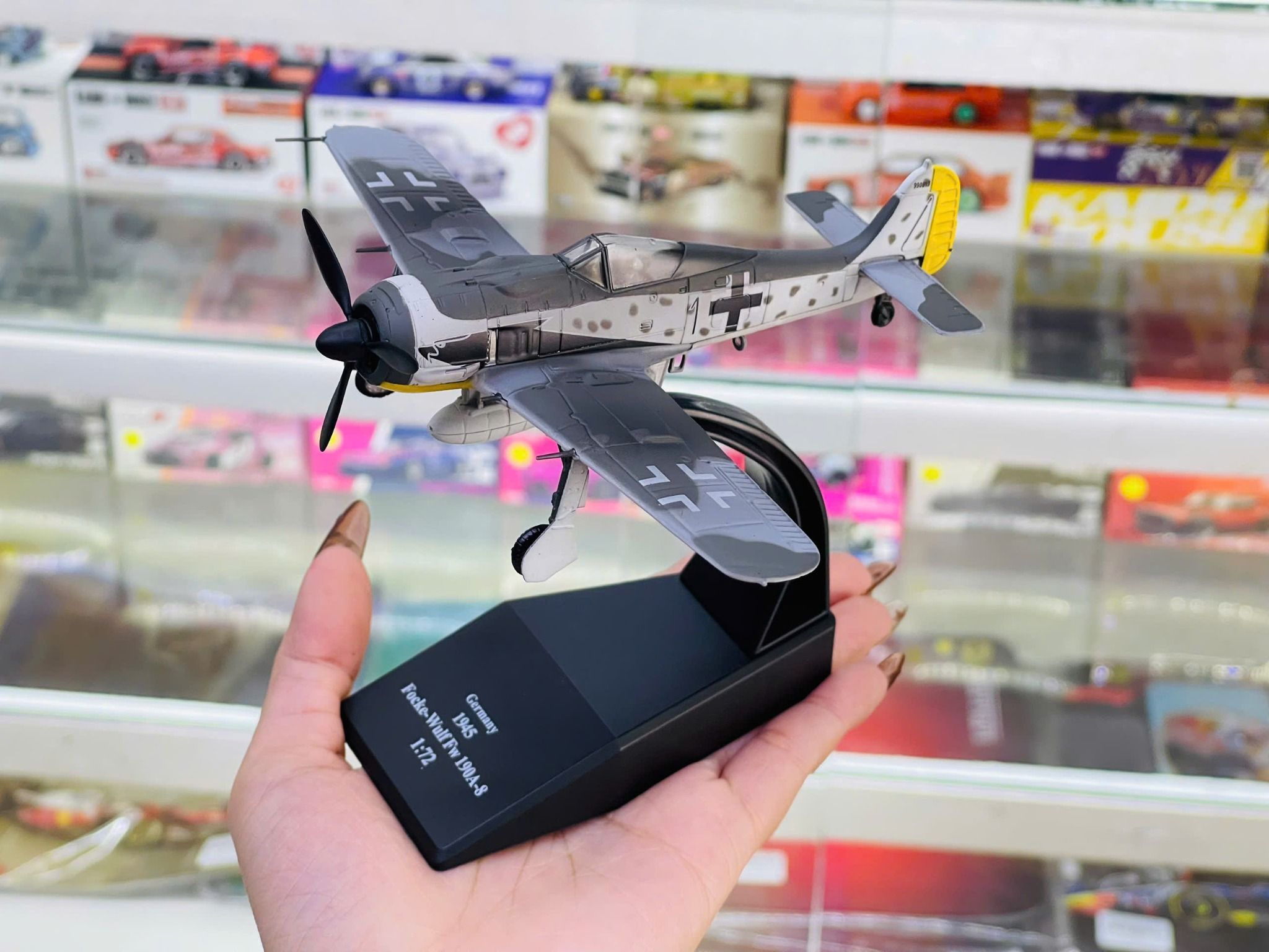  Mô hình máy bay chiến đấu cánh quạt German Luftwaffe Focke-Wulf FW190A-8 Shrike tỉ lệ 1:100 Ns models MBQS057 