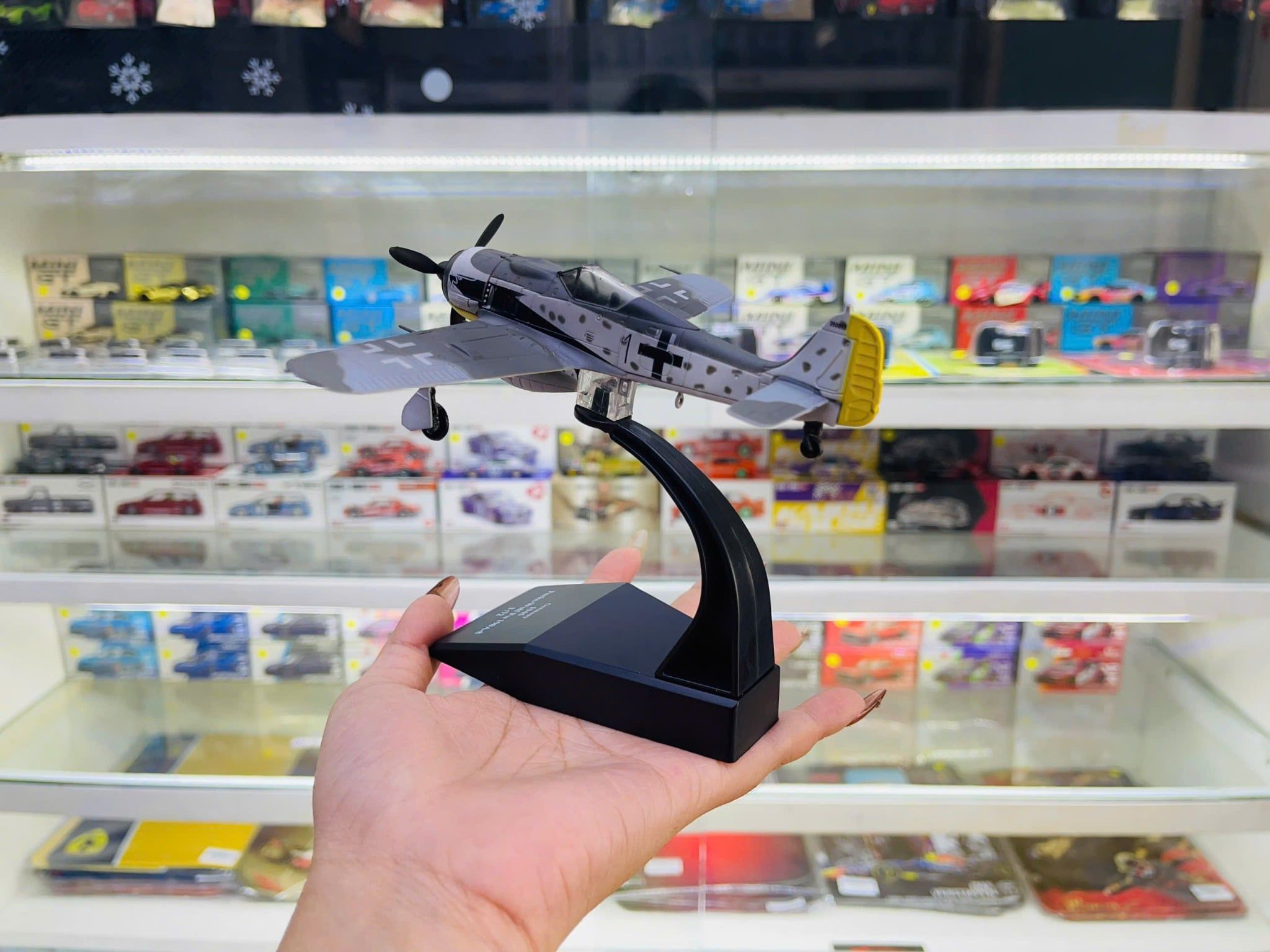  Mô hình máy bay chiến đấu cánh quạt German Luftwaffe Focke-Wulf FW190A-8 Shrike tỉ lệ 1:100 Ns models MBQS057 