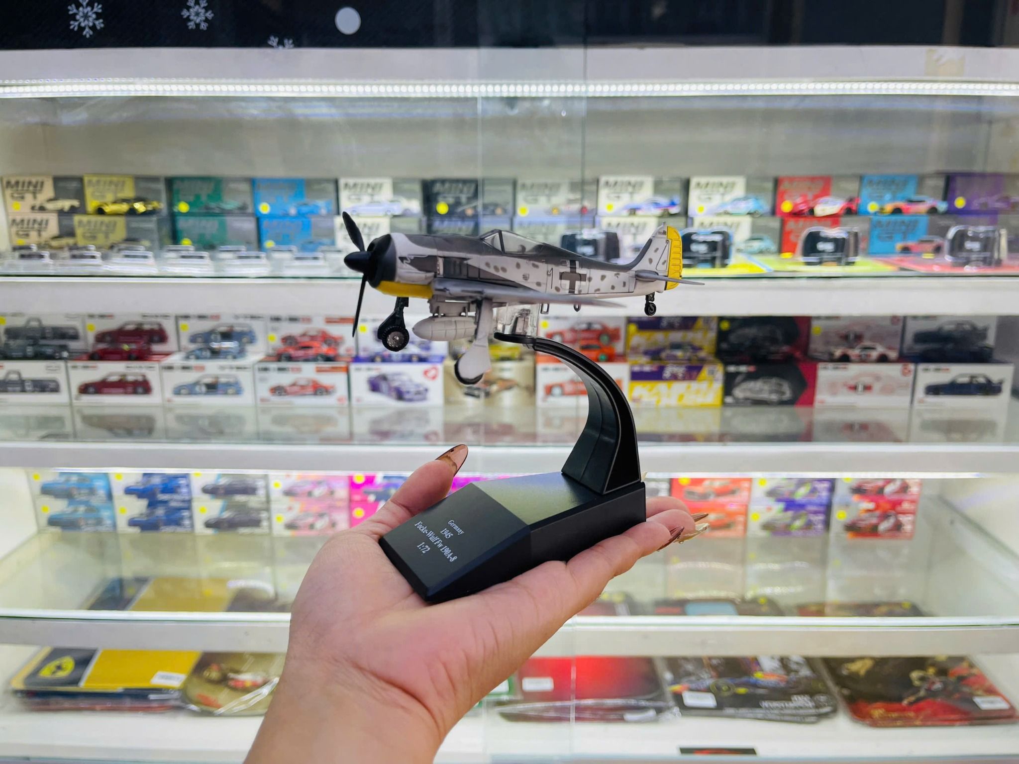  Mô hình máy bay chiến đấu cánh quạt German Luftwaffe Focke-Wulf FW190A-8 Shrike tỉ lệ 1:100 Ns models MBQS057 