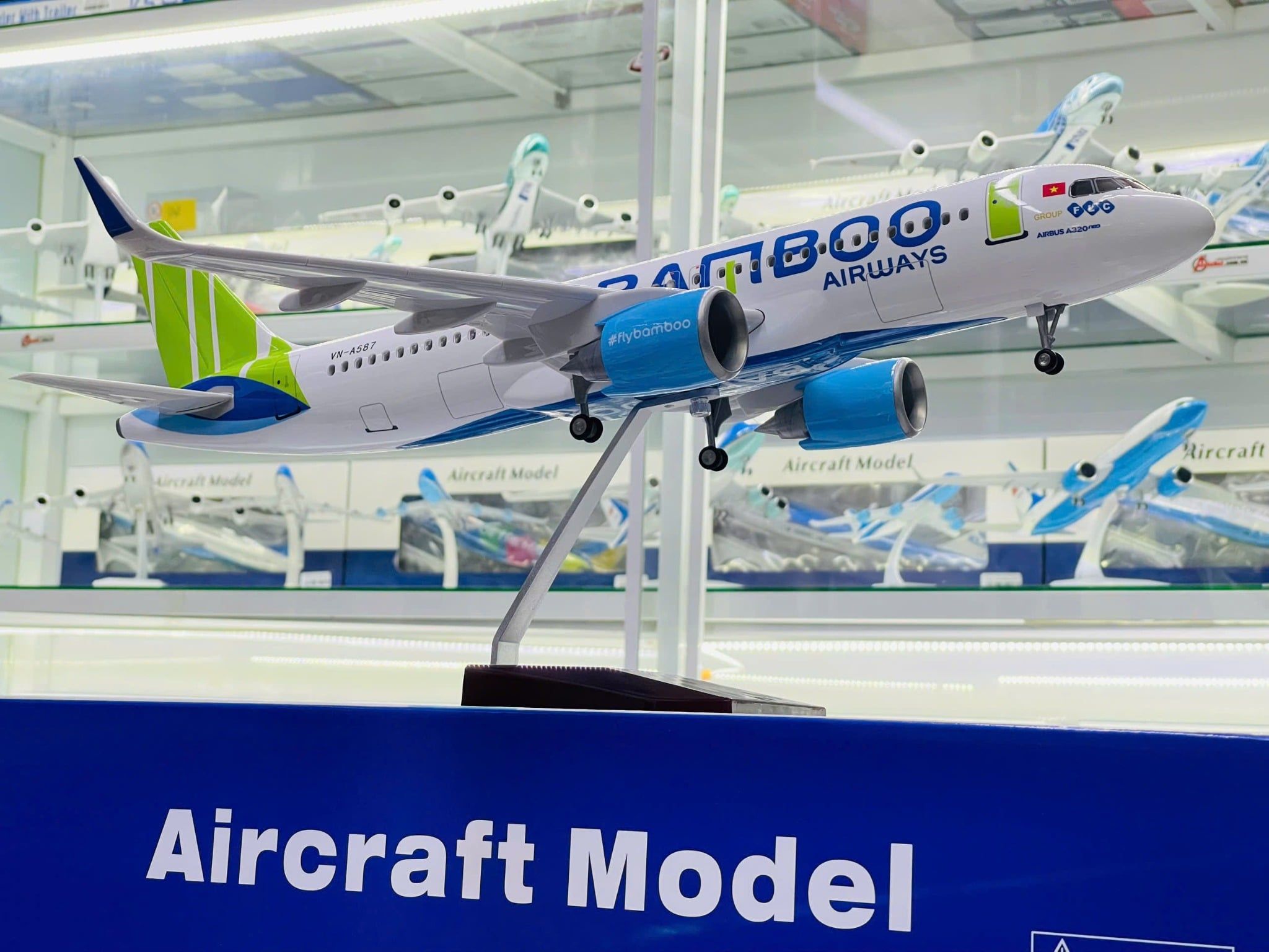  Mô hình máy bay Bamboo Airlines Air Airbus A320 47cm 1:130 No LED MB47089 