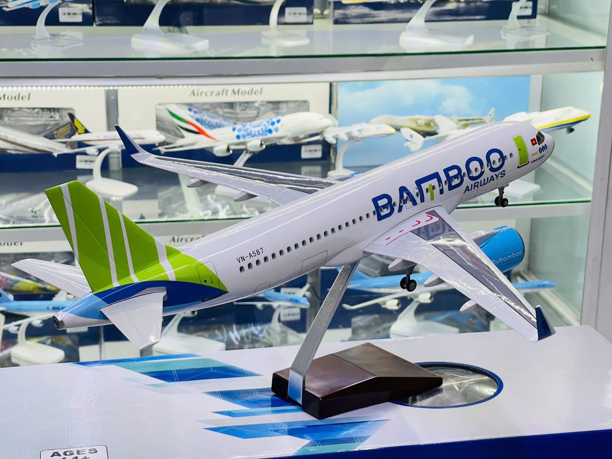  Mô hình máy bay Bamboo Airlines Air Airbus A320 47cm 1:130 No LED MB47089 