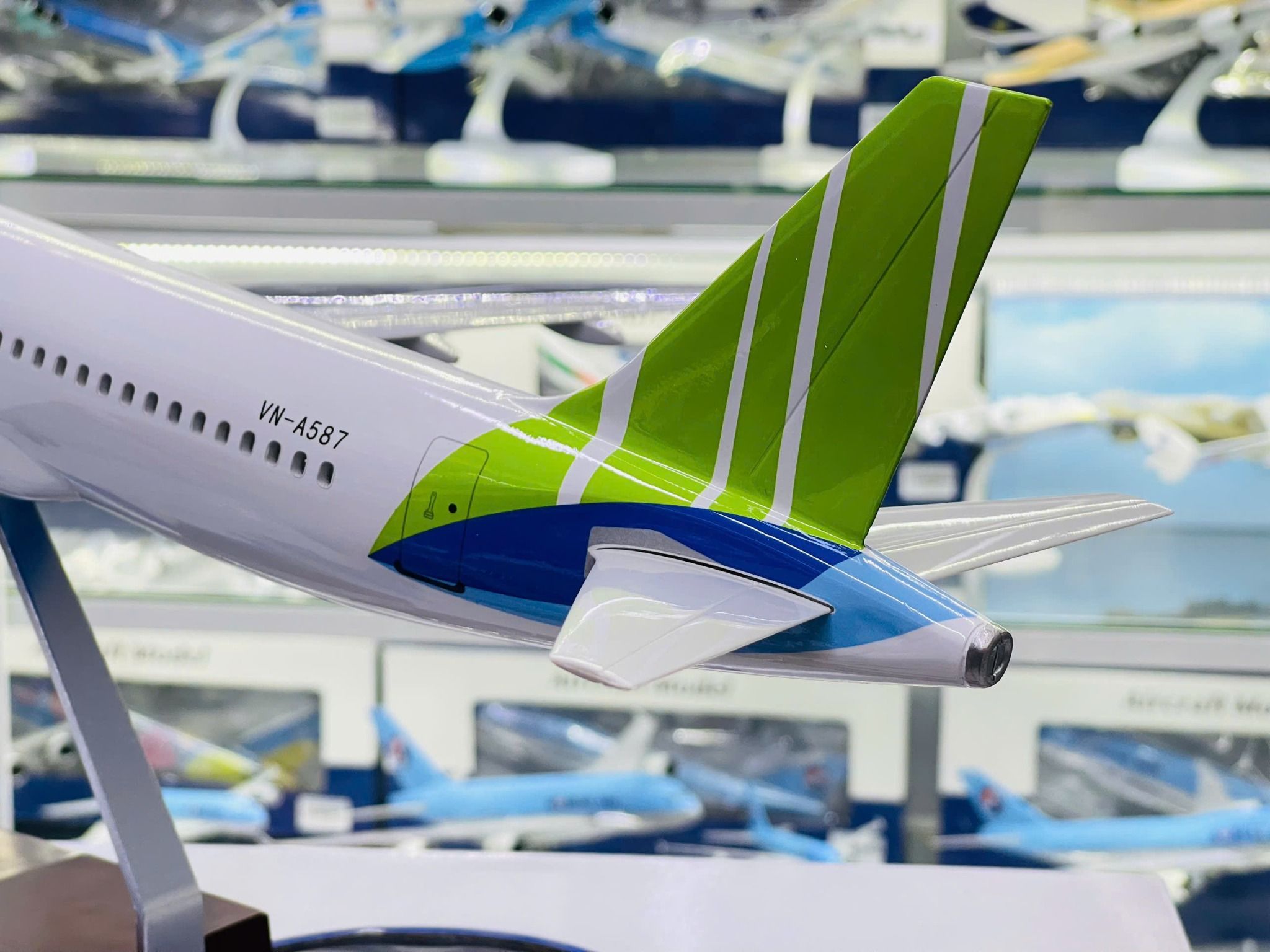  Mô hình máy bay BB Airlines Airbus A320 47cm 1:130 No LED MB47089 