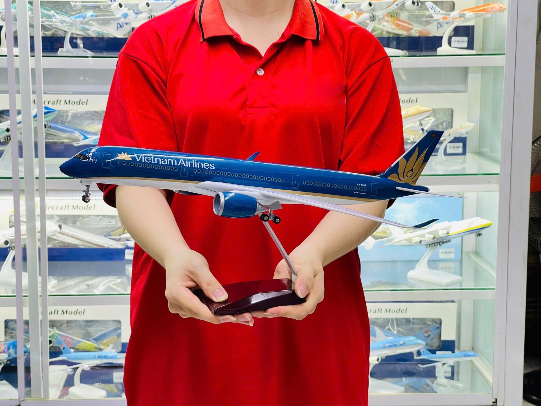  Mô hình máy bay Vietnam Airlines VN-A886 Airbus A350-900 47cm 1:140 No LED 47cm MB47086 