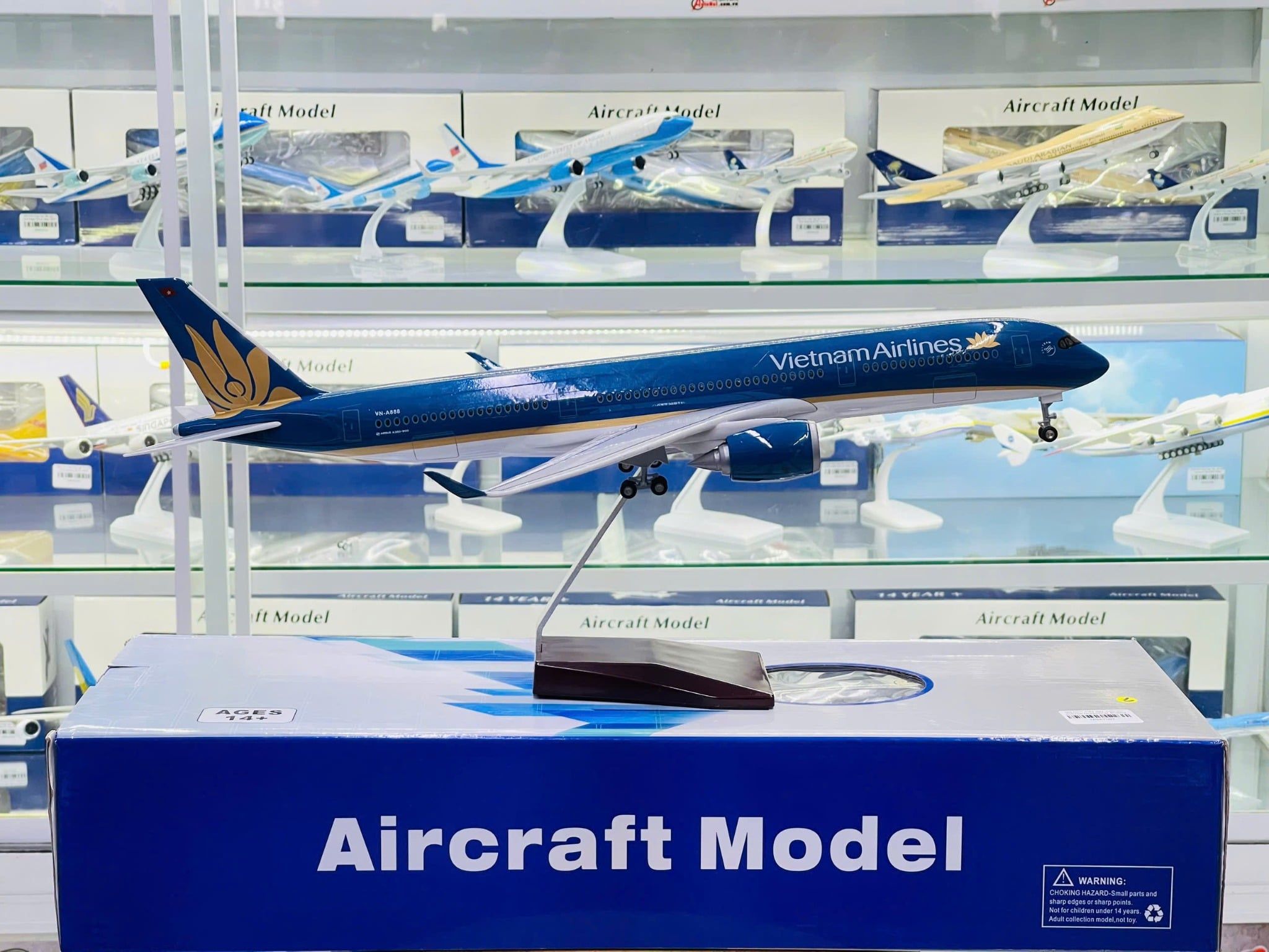  Mô hình máy bay Vietnam Airlines VN-A886 Airbus A350-900 47cm 1:140 No LED 47cm MB47086 