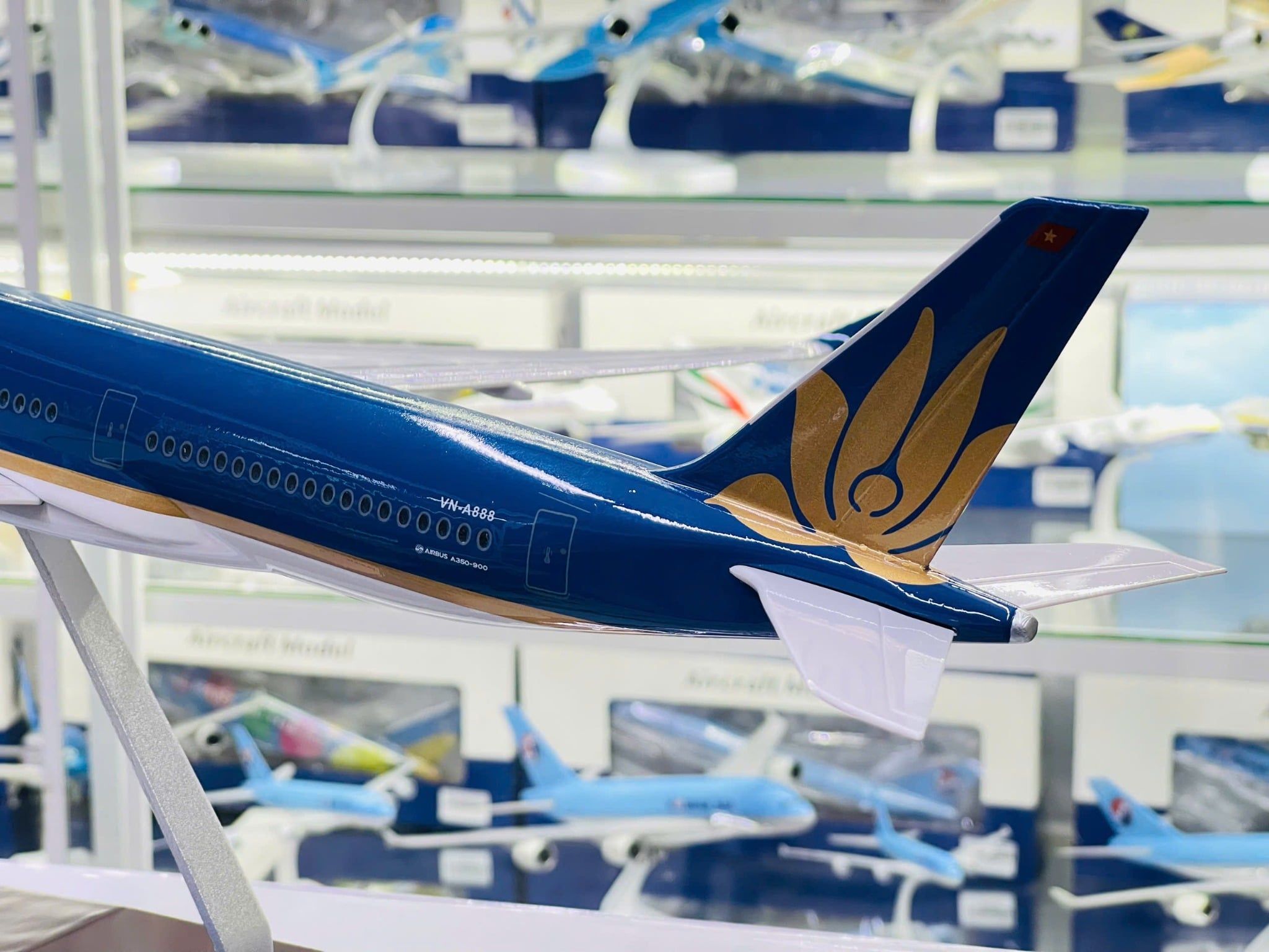  Mô hình máy bay Vietnam Airlines VN-A886 Airbus A350-900 47cm 1:140 No LED 47cm MB47086 
