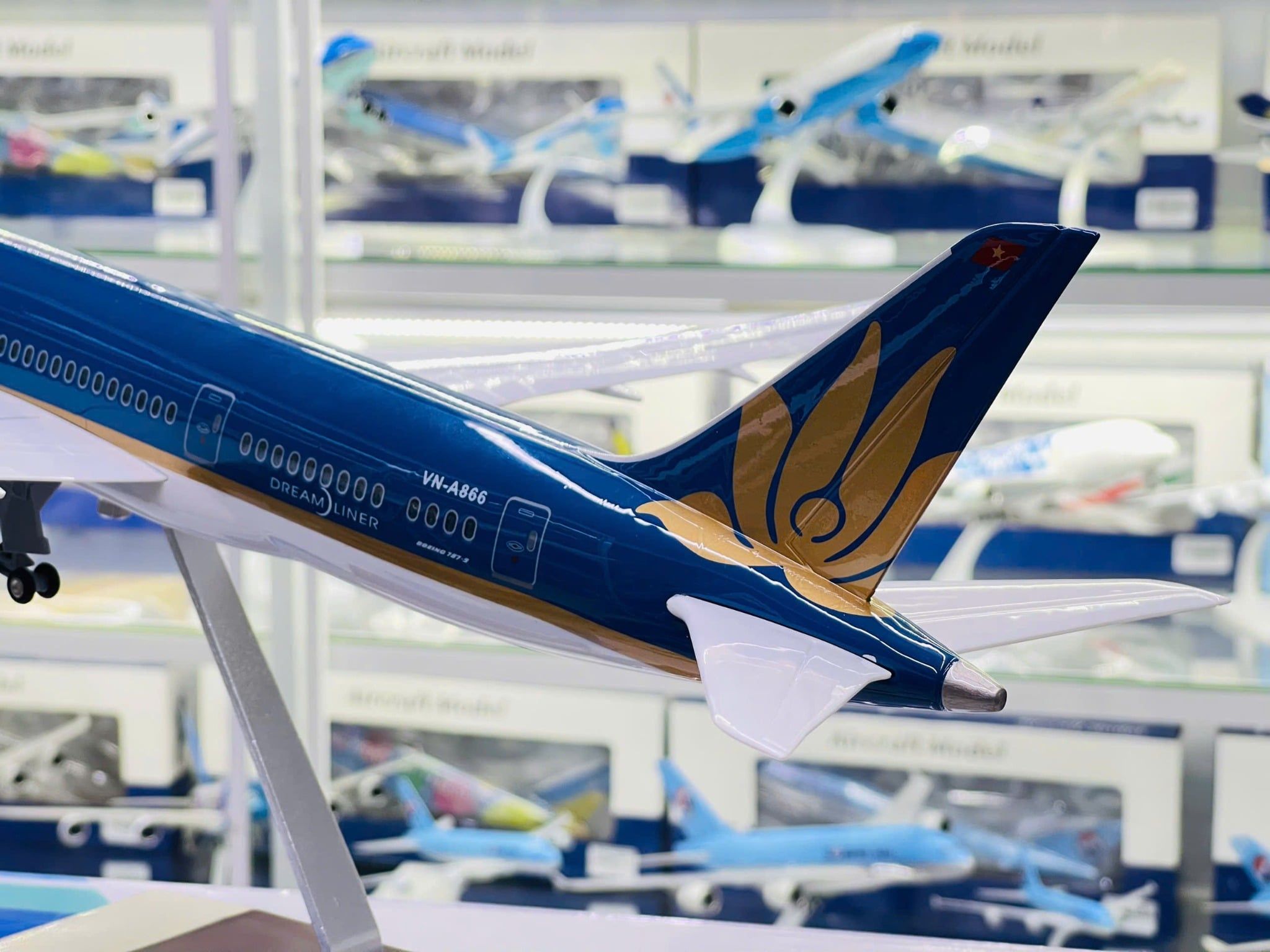  Mô hình máy bay Vietnam Airlines Dreamliner Boeing B787 47cm 1:130 No LED 47cm MB47087 