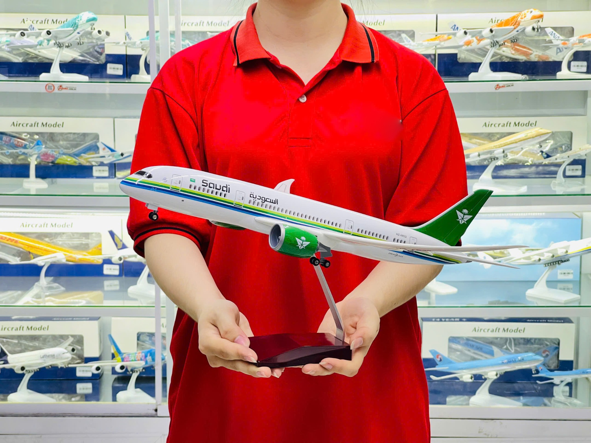  Mô hình máy bay SAUDI Airline Boeing B787 Dreamliner 47cm có đèn led tự động theo tiếng vỗ tay hoặc chạm MB47079 