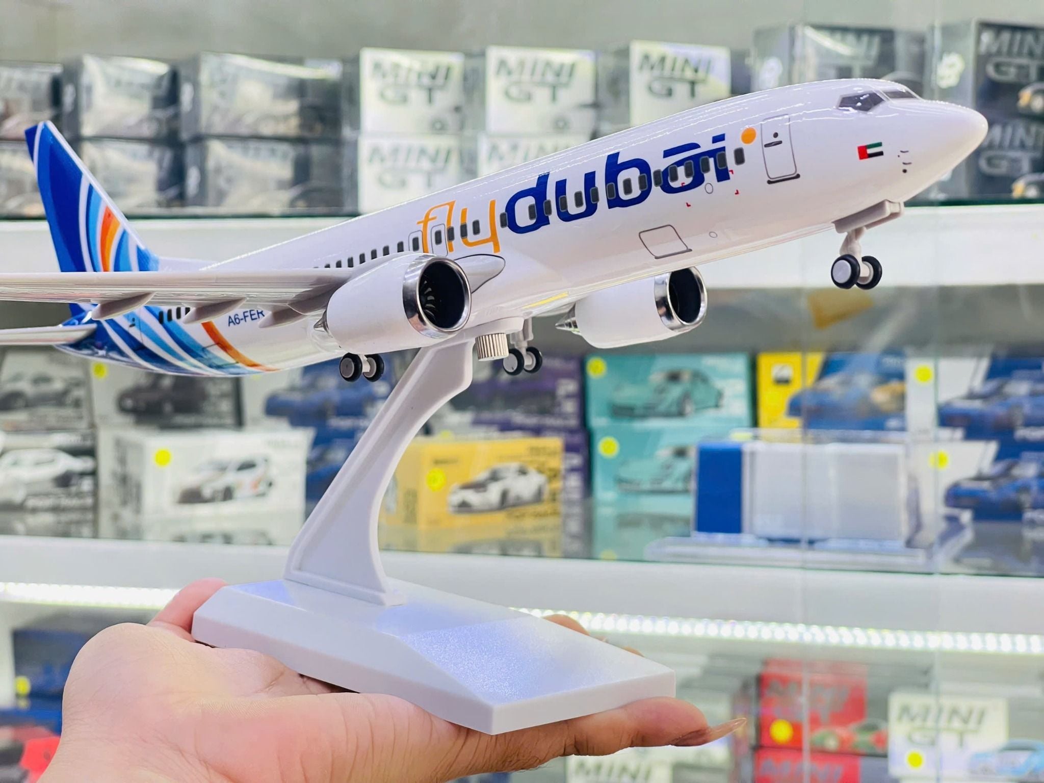  Mô hình máy bay Fly Dubai Boeing B737 kích thước 30cm MB30042 