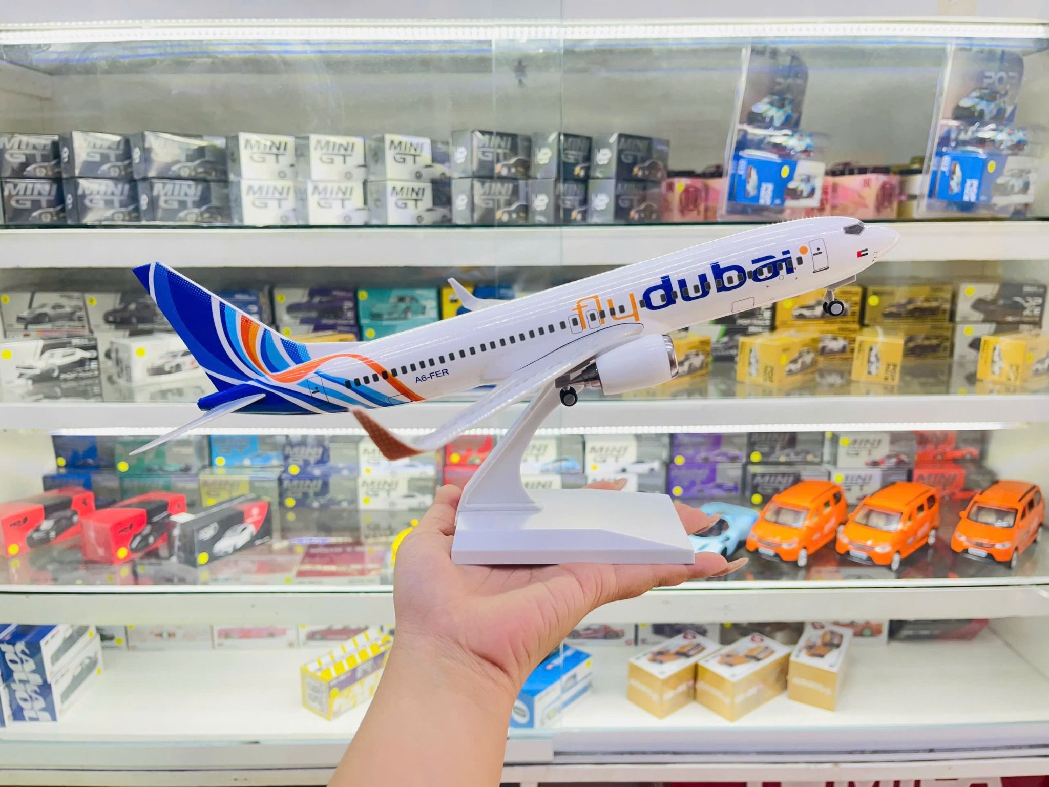  Mô hình máy bay Fly Dubai Boeing B737 kích thước 30cm MB30042 