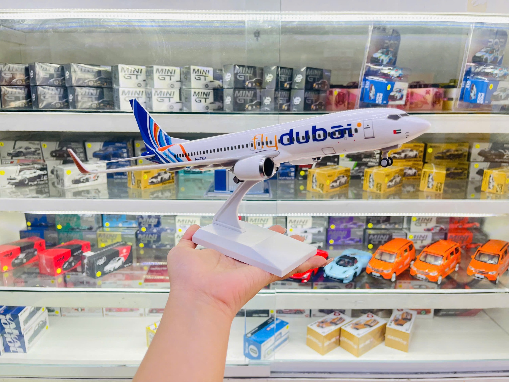  Mô hình máy bay Fly Dubai Boeing B737 kích thước 30cm MB30042 