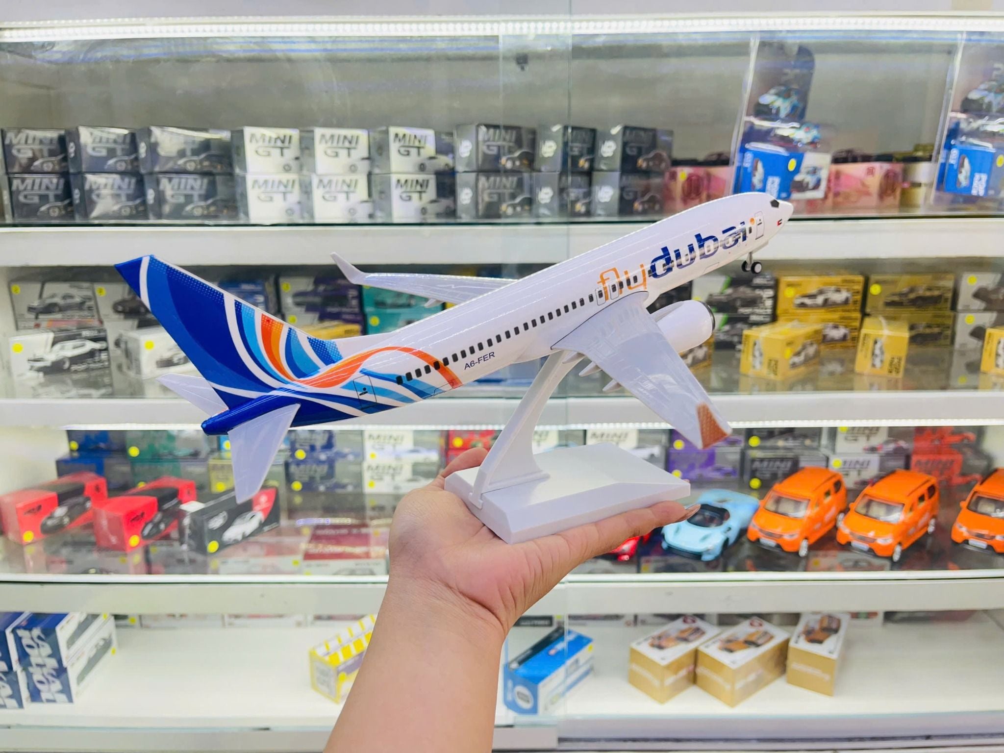  Mô hình máy bay Fly Dubai Boeing B737 kích thước 30cm MB30042 
