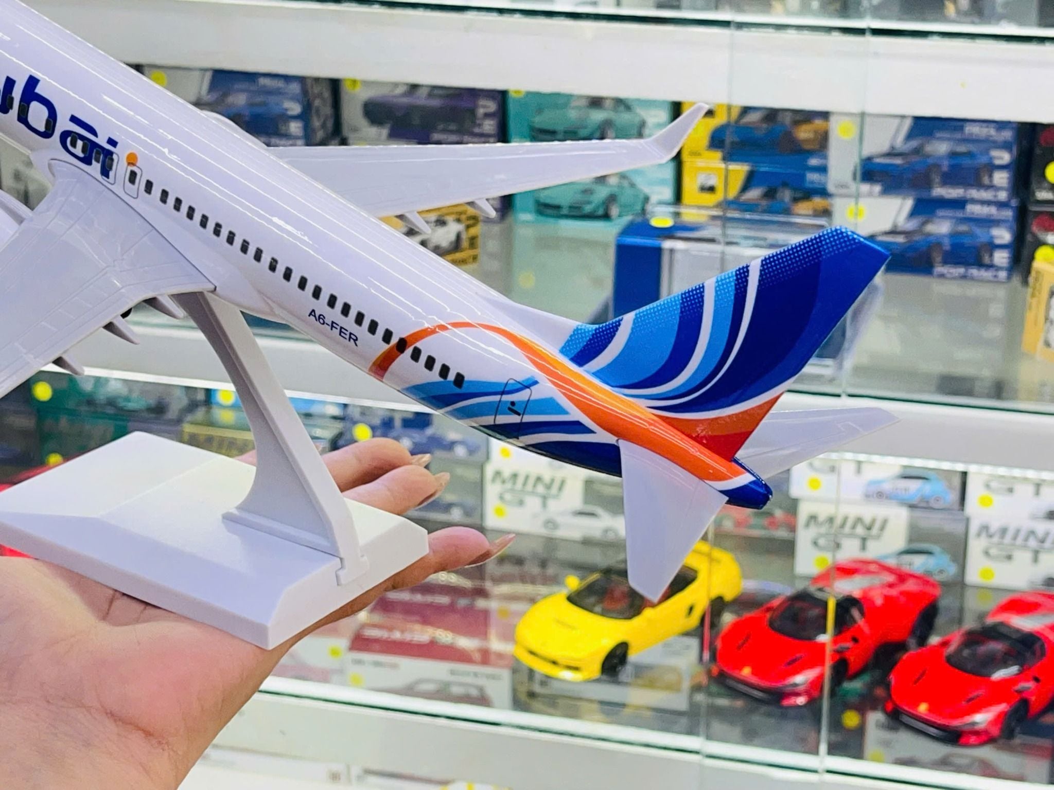  Mô hình máy bay Fly Dubai Boeing B737 kích thước 30cm MB30042 